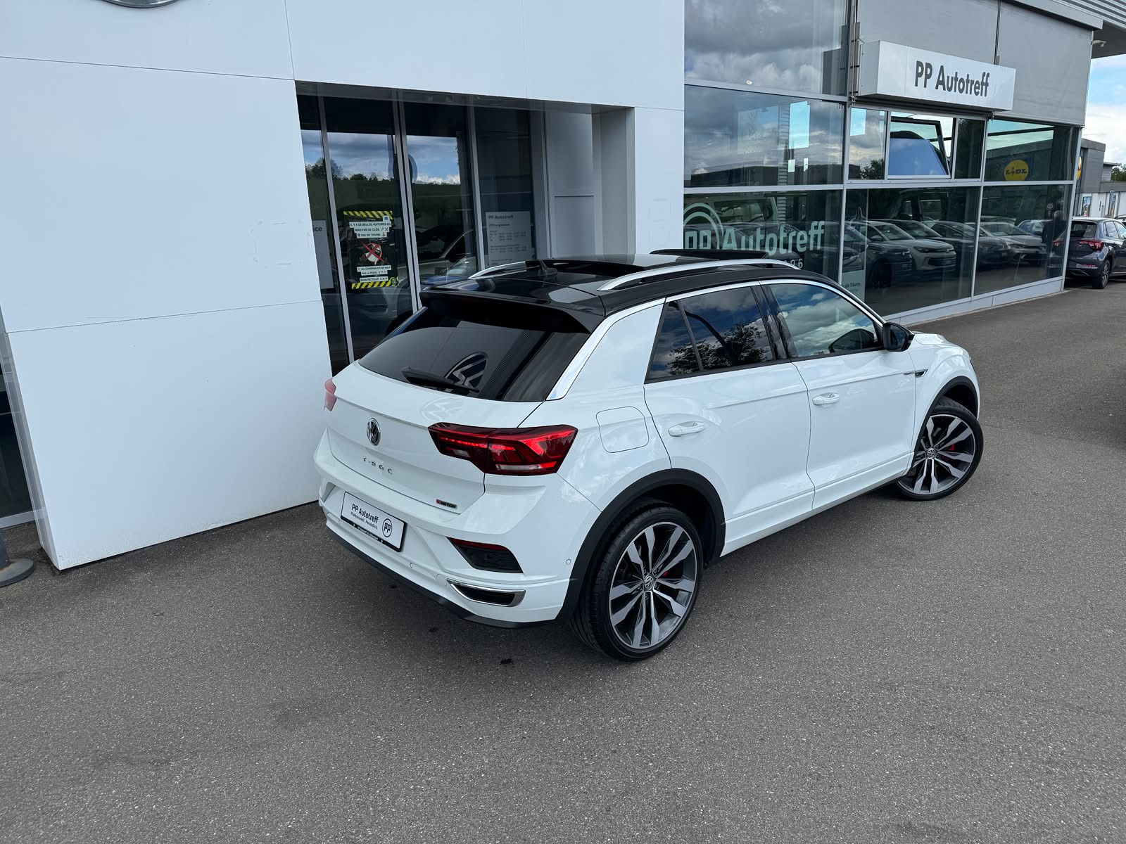 VW T-Roc 2.0 TSI Sport DSG 4Motion-image-3