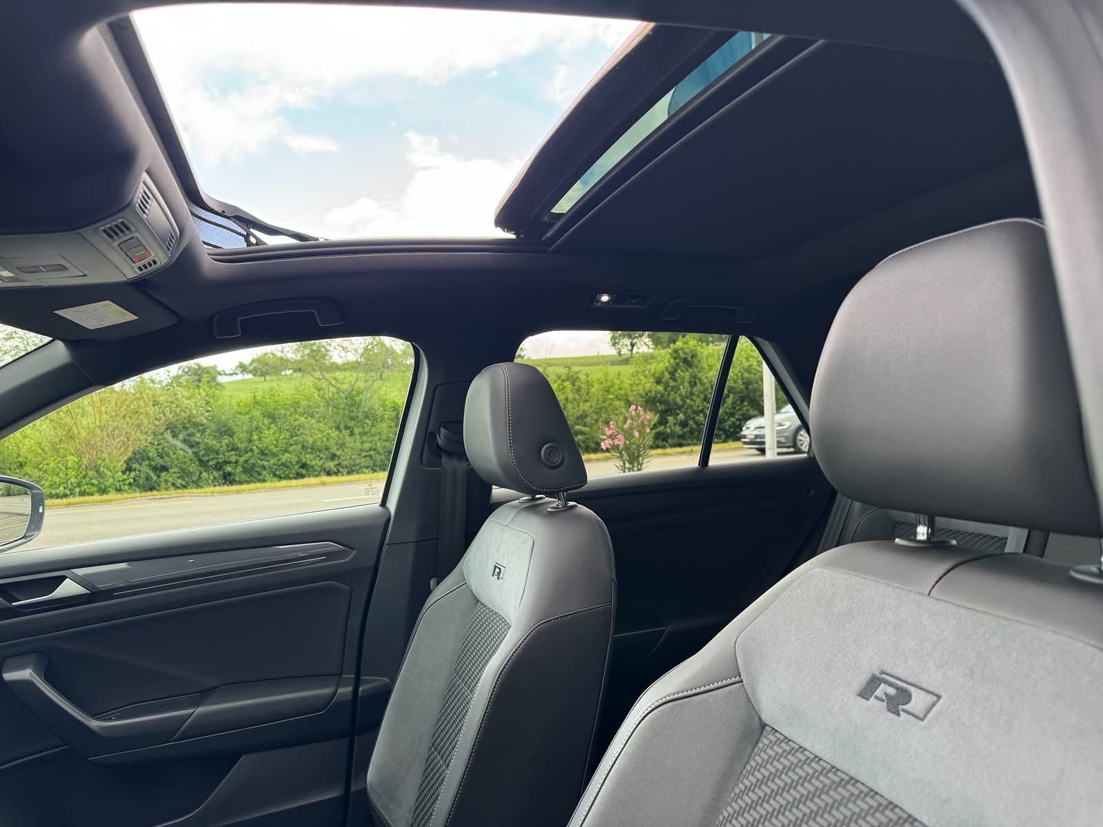 VW T-Roc 2.0 TSI Sport DSG 4Motion-image-8