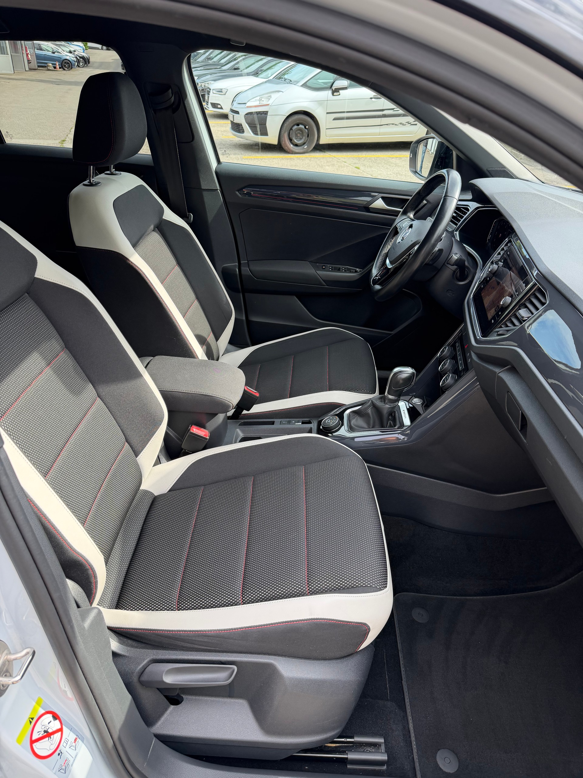 VW T-Roc 2.0 TSI Sport DSG 4Motion-image-13
