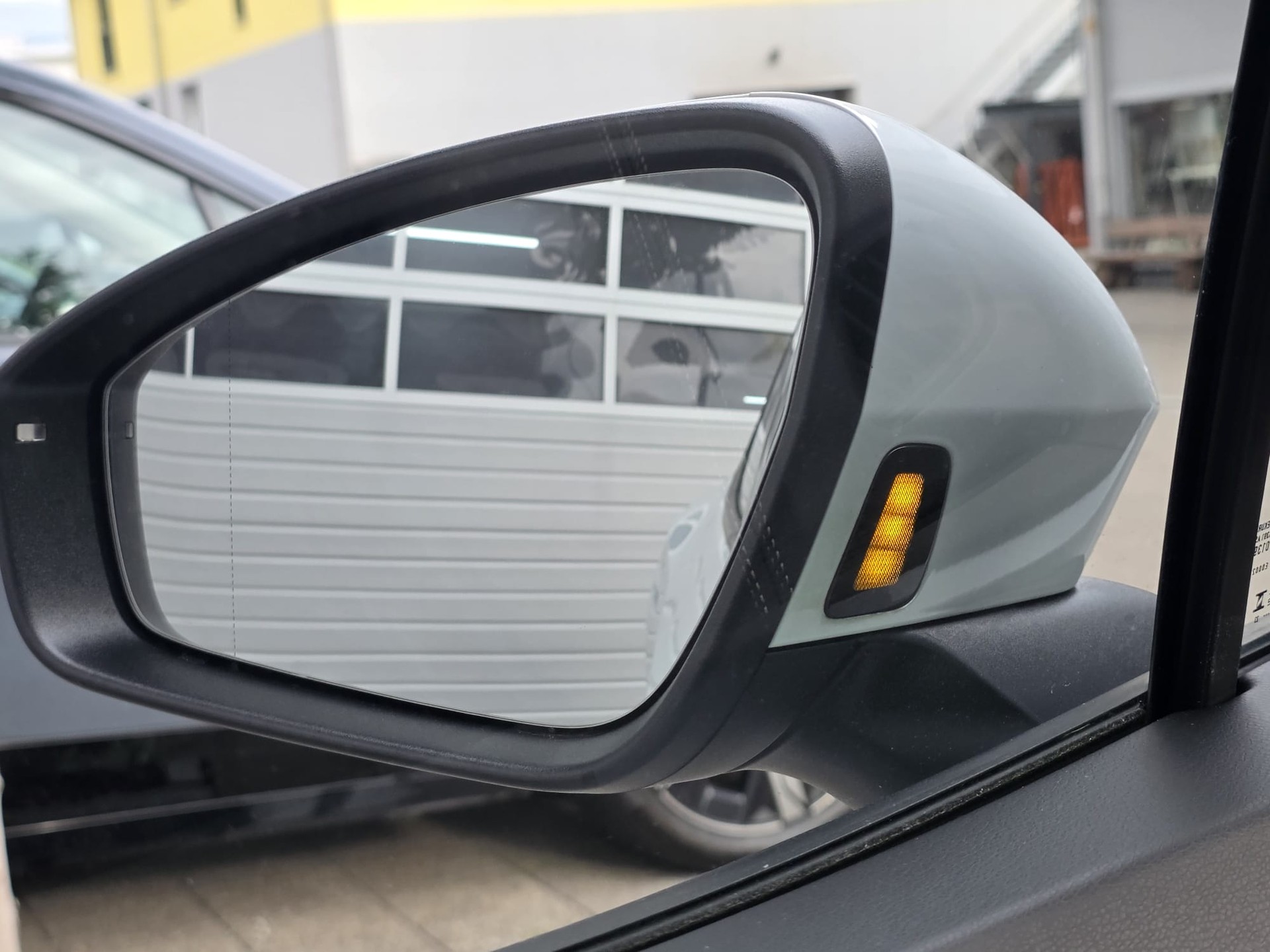 VW ID.4 Pro - ** MASSAGE SITZE -HEAD UP DISPLAY - ASSISTENZ PAKET -KOMFORT PAKET - 360° KAMERA -GARANTIE BIS 05.2031**-image-12