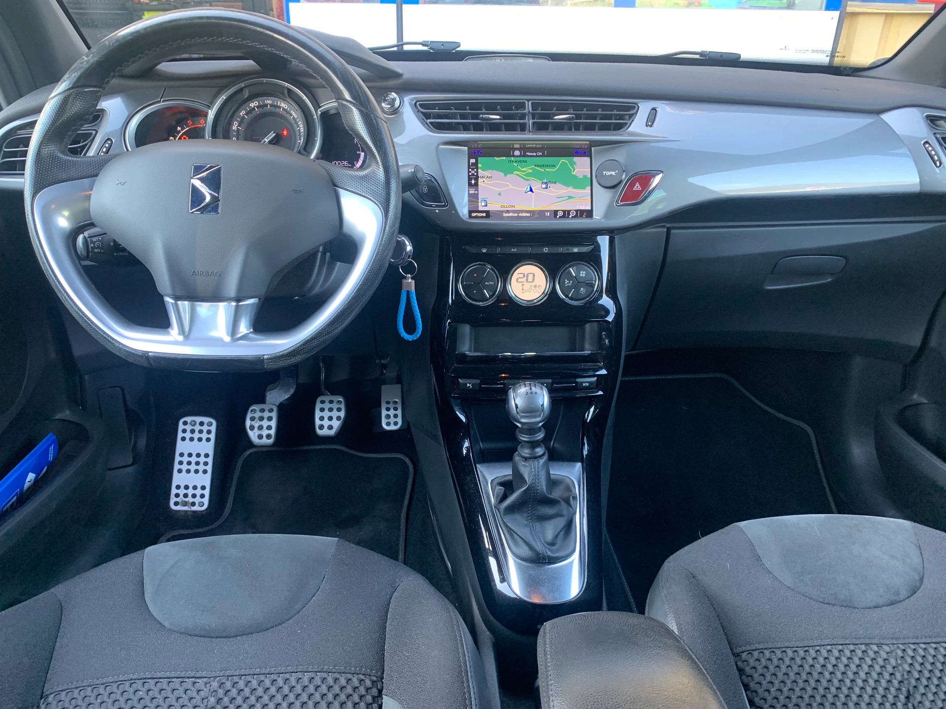 DS AUTOMOBILES DS 3 1.6 BlueHDi Sport Chic Plus-image-16