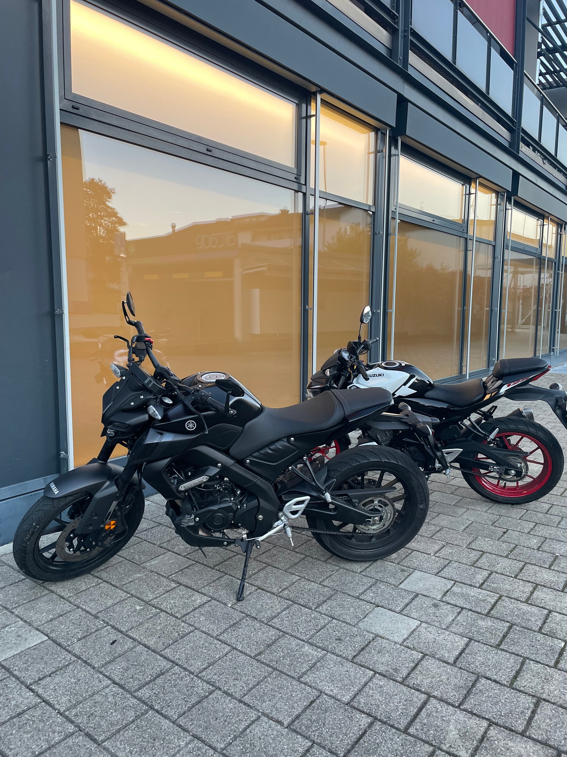 YAMAHA MT-125 ABS-image-2