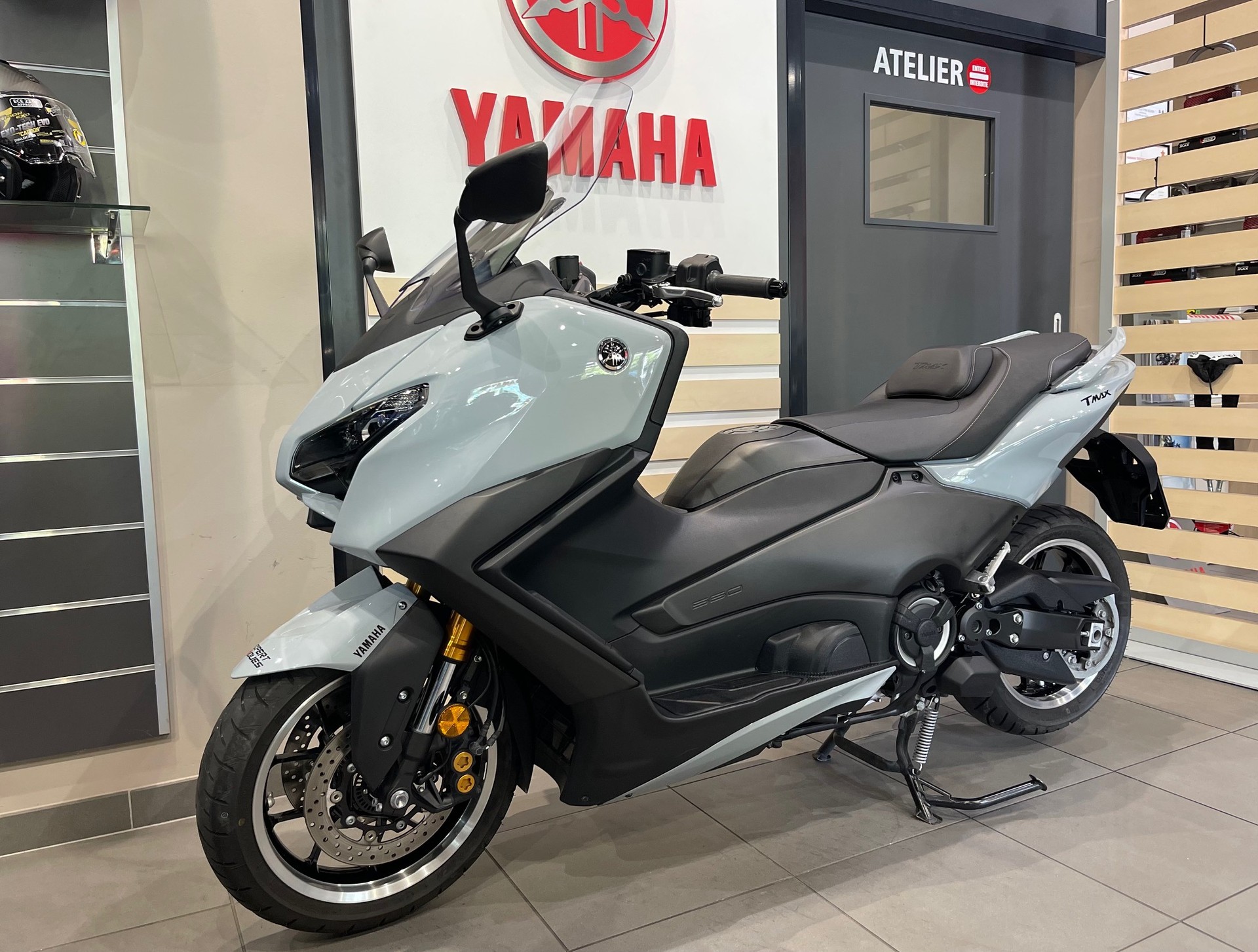 YAMAHA T-MAX Tech-Max XP 560-image-6