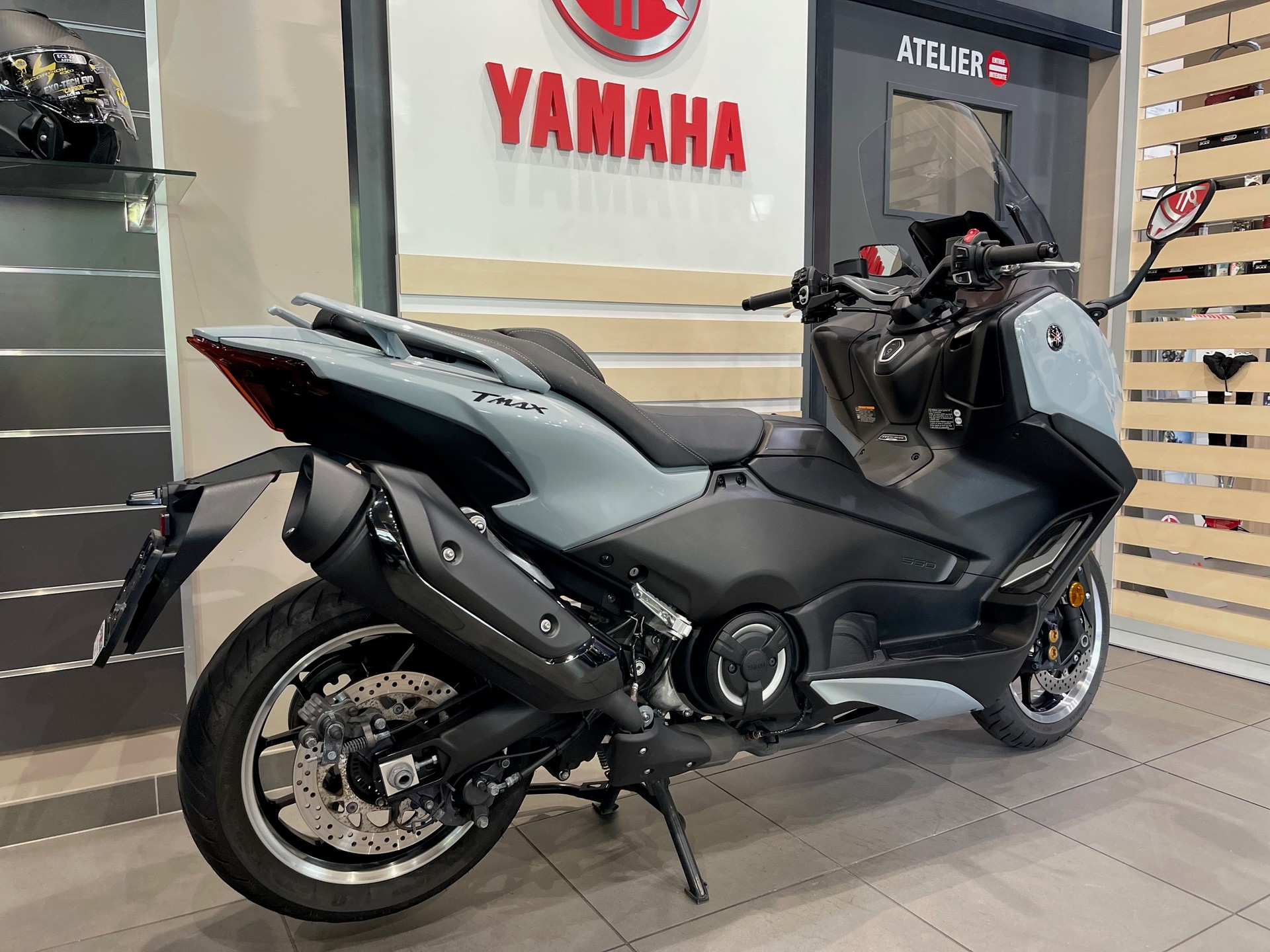 YAMAHA T-MAX Tech-Max XP 560-image-3