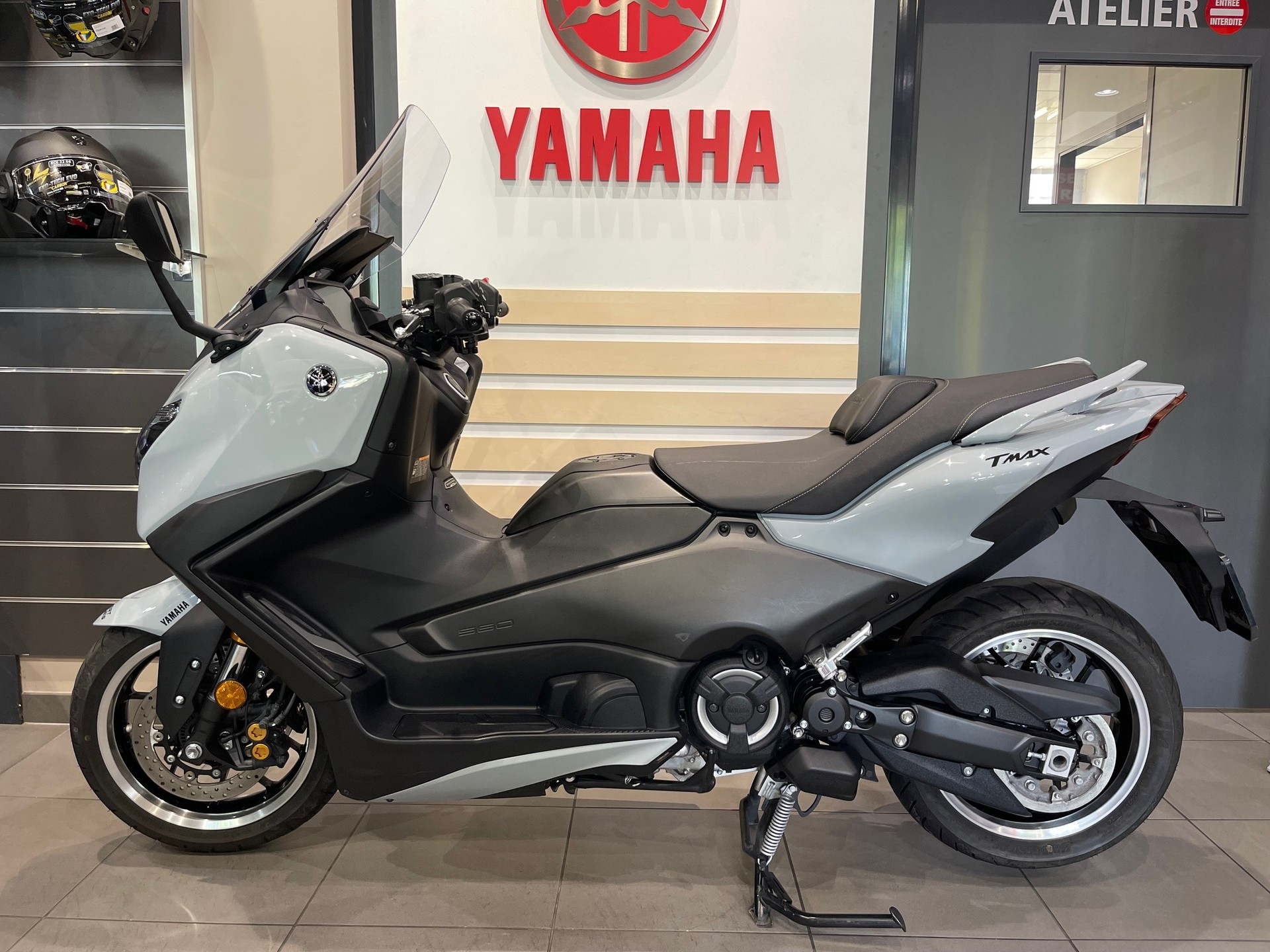 YAMAHA T-MAX Tech-Max XP 560-image-5