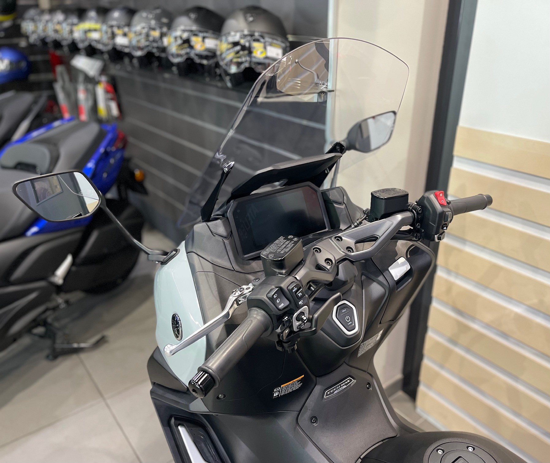 YAMAHA T-MAX Tech-Max XP 560-image-8