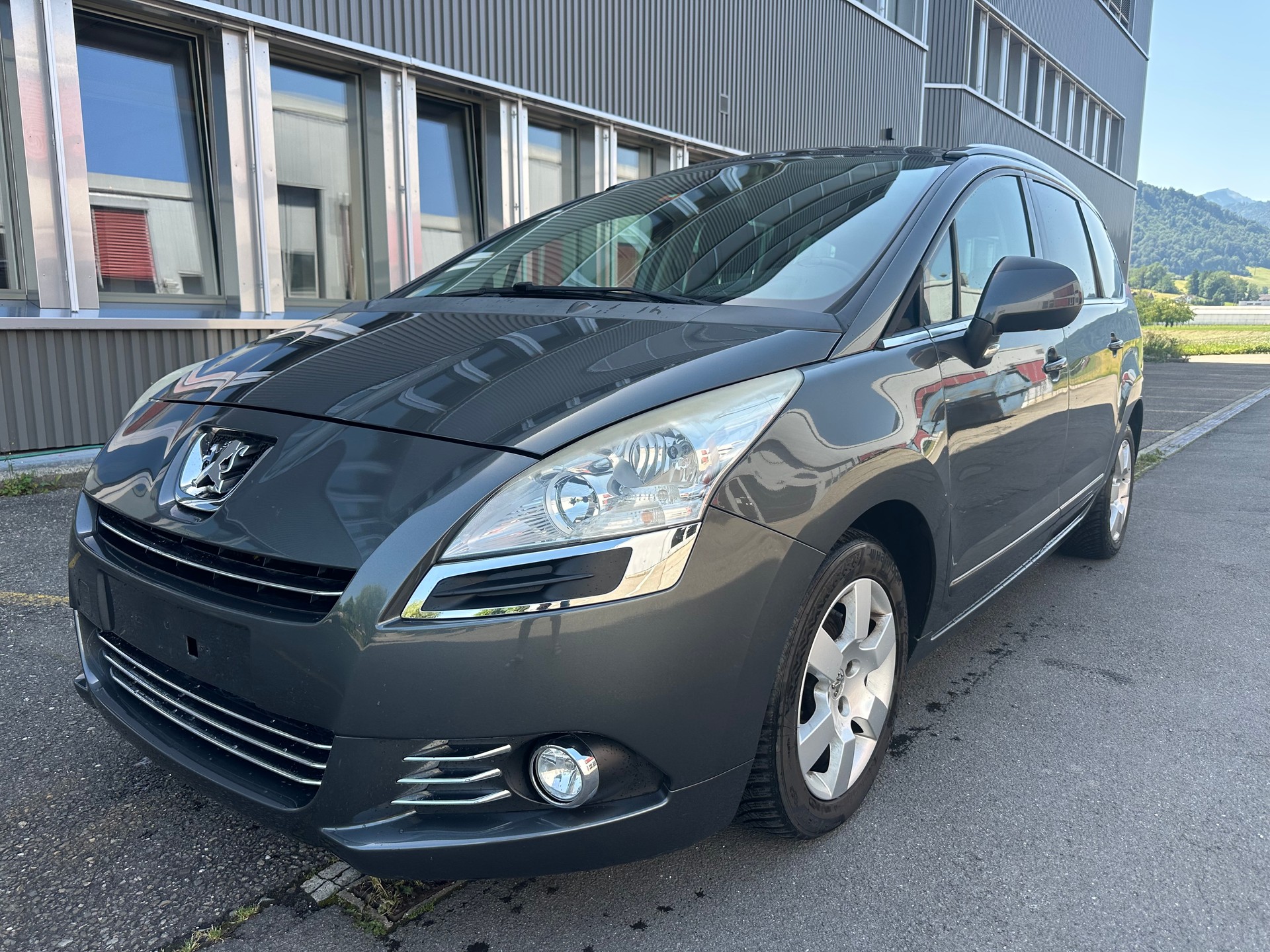 PEUGEOT 5008 1.6 16V T Sport Pack Automatic