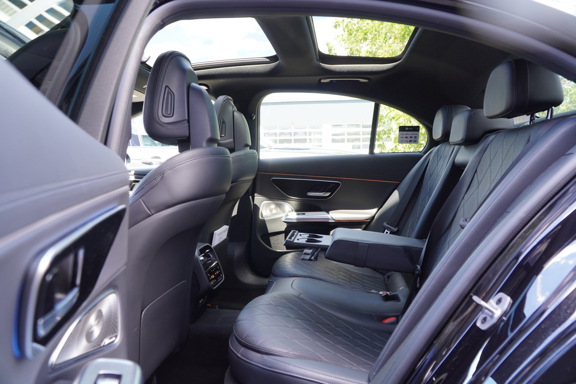 MERCEDES-BENZ E 400 e 4Matic 9G-Tronic-image-9