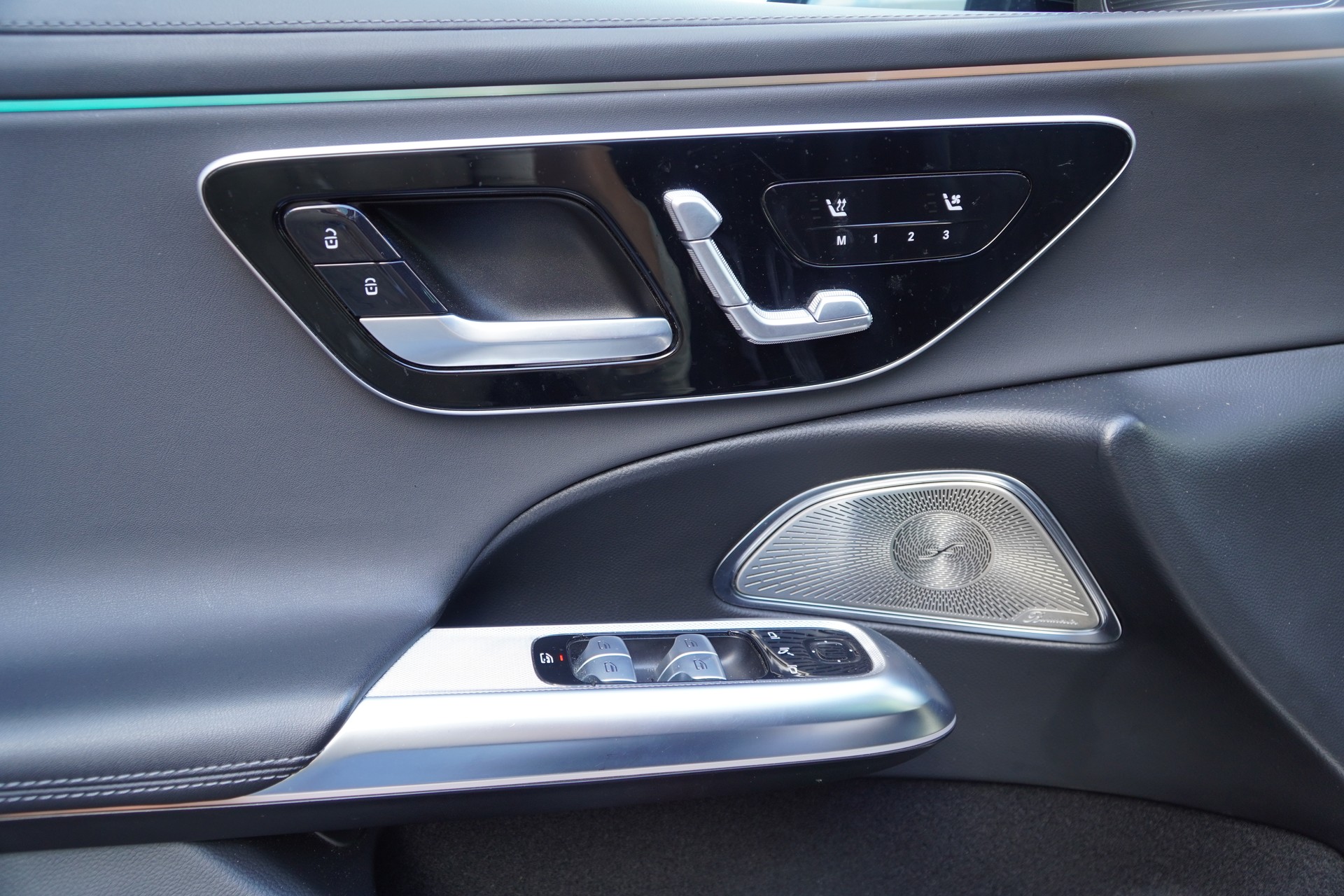 MERCEDES-BENZ E 400 e 4Matic 9G-Tronic-image-13