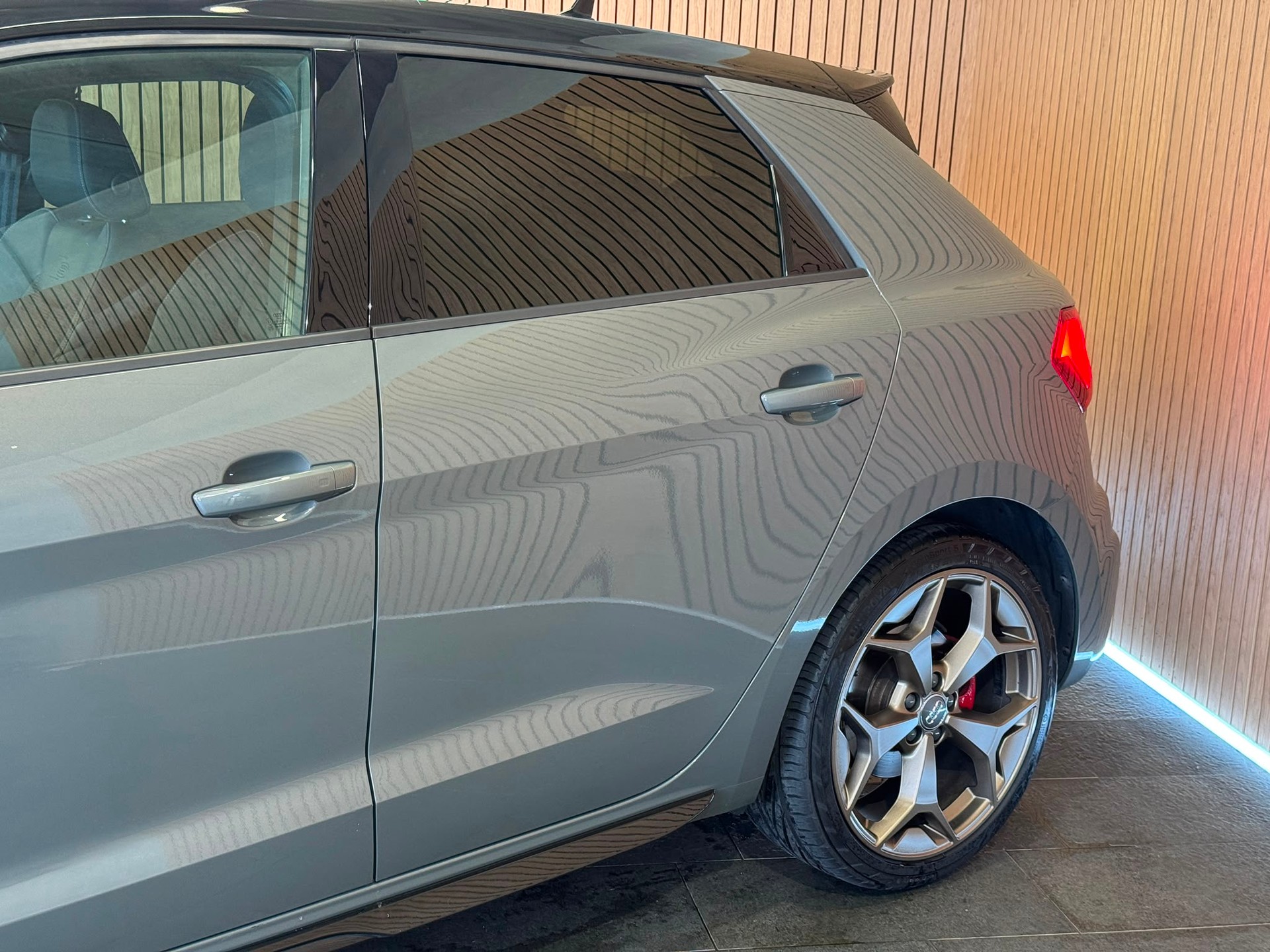 AUDI A1 Sportback 35 TFSI S Line S-tronic-showroom-element-3