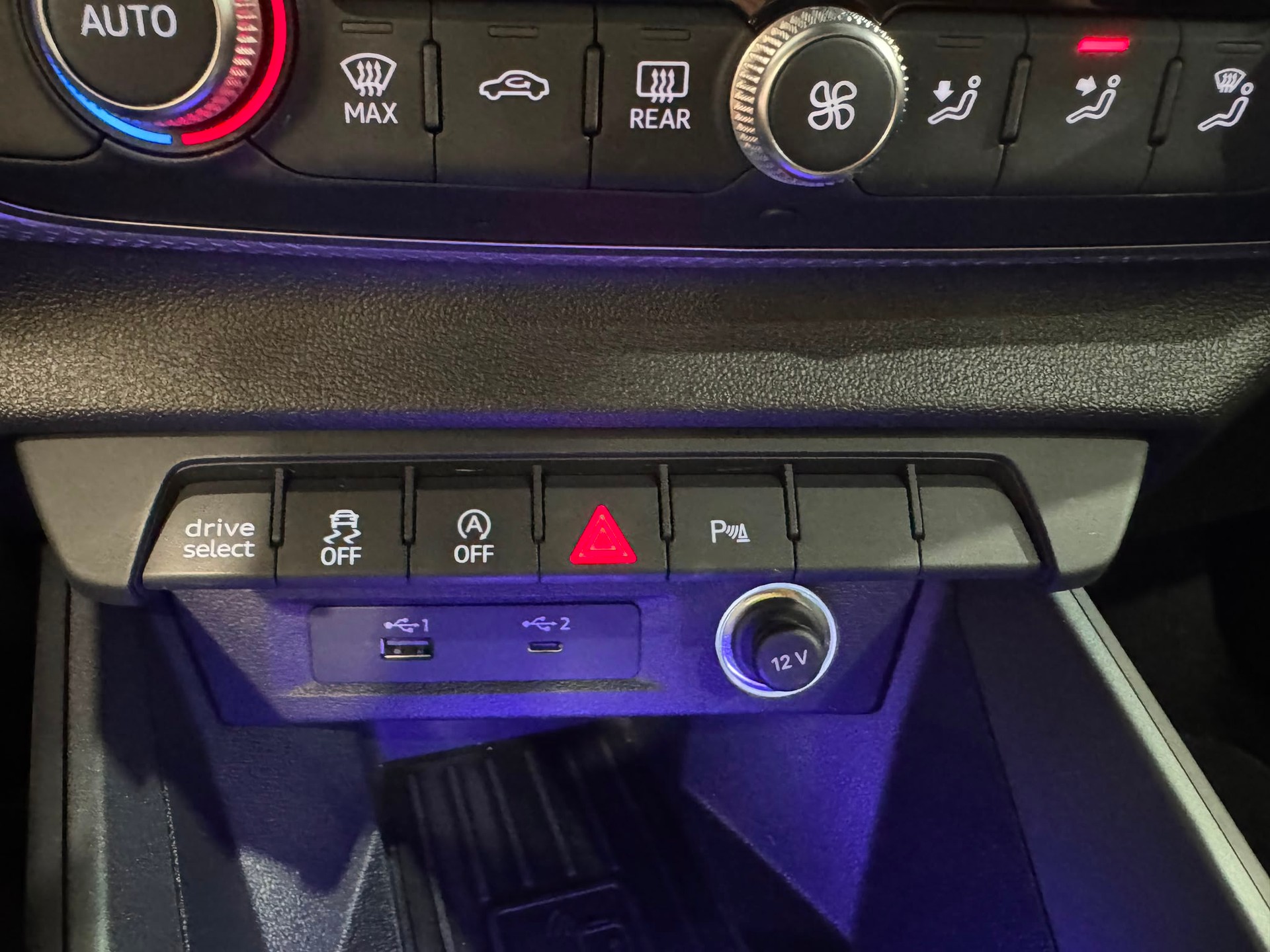 AUDI A1 Sportback 35 TFSI S Line S-tronic-image-13