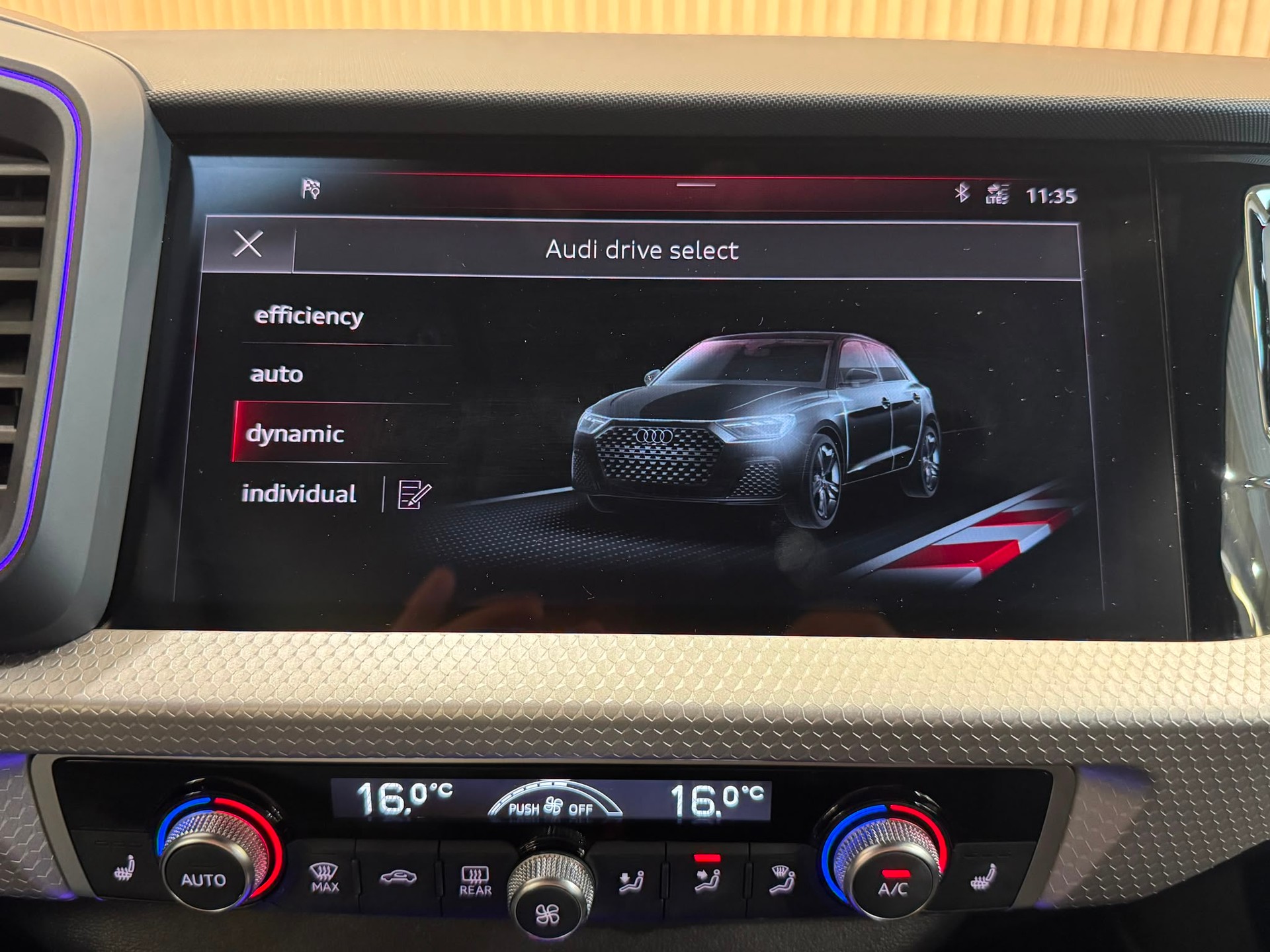 AUDI A1 Sportback 35 TFSI S Line S-tronic-image-17