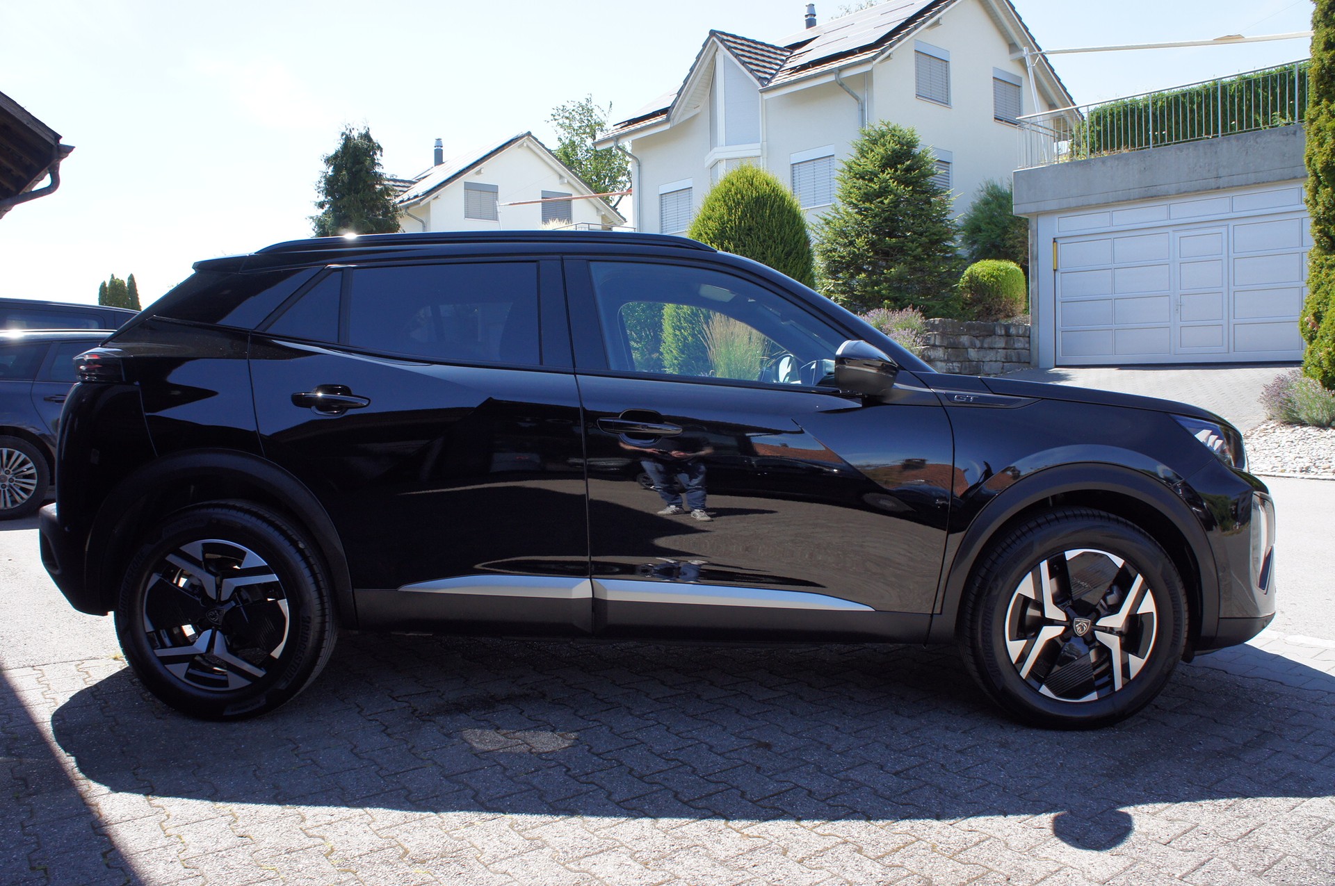 PEUGEOT 2008 1.2 Hybrid 145 MHEV GT-image-4