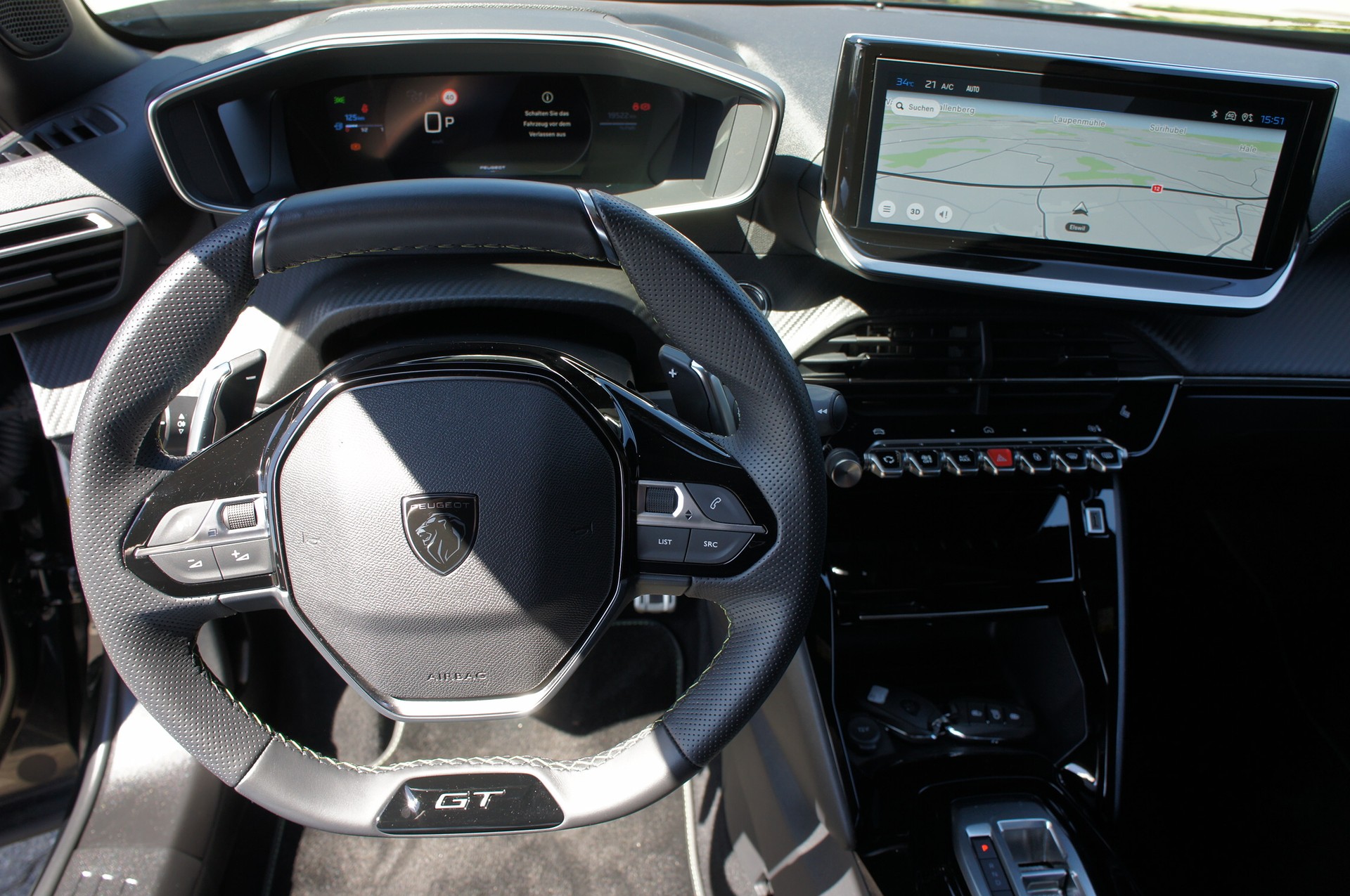 PEUGEOT 2008 1.2 Hybrid 145 MHEV GT-image-22