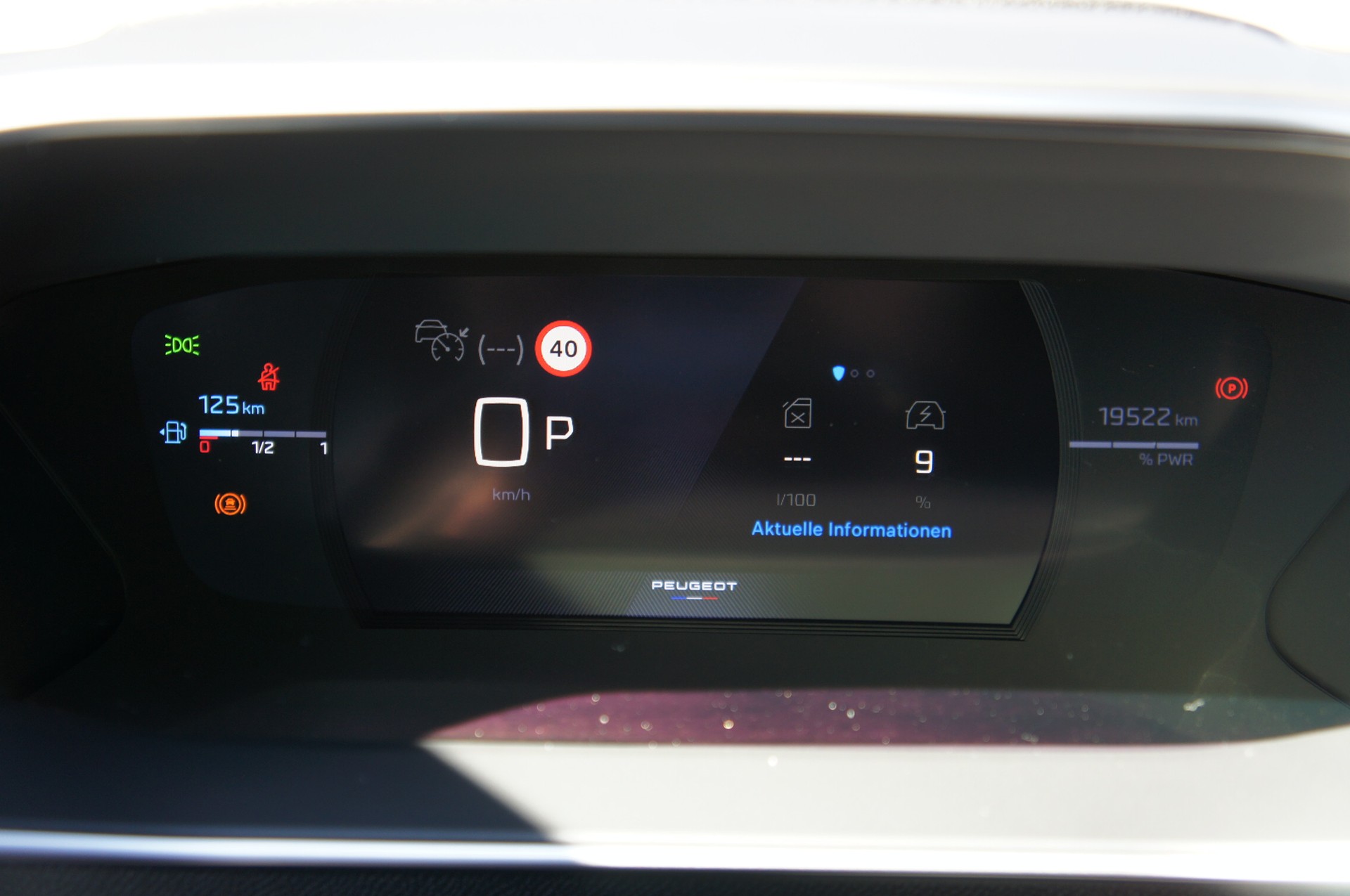 PEUGEOT 2008 1.2 Hybrid 145 MHEV GT-image-24