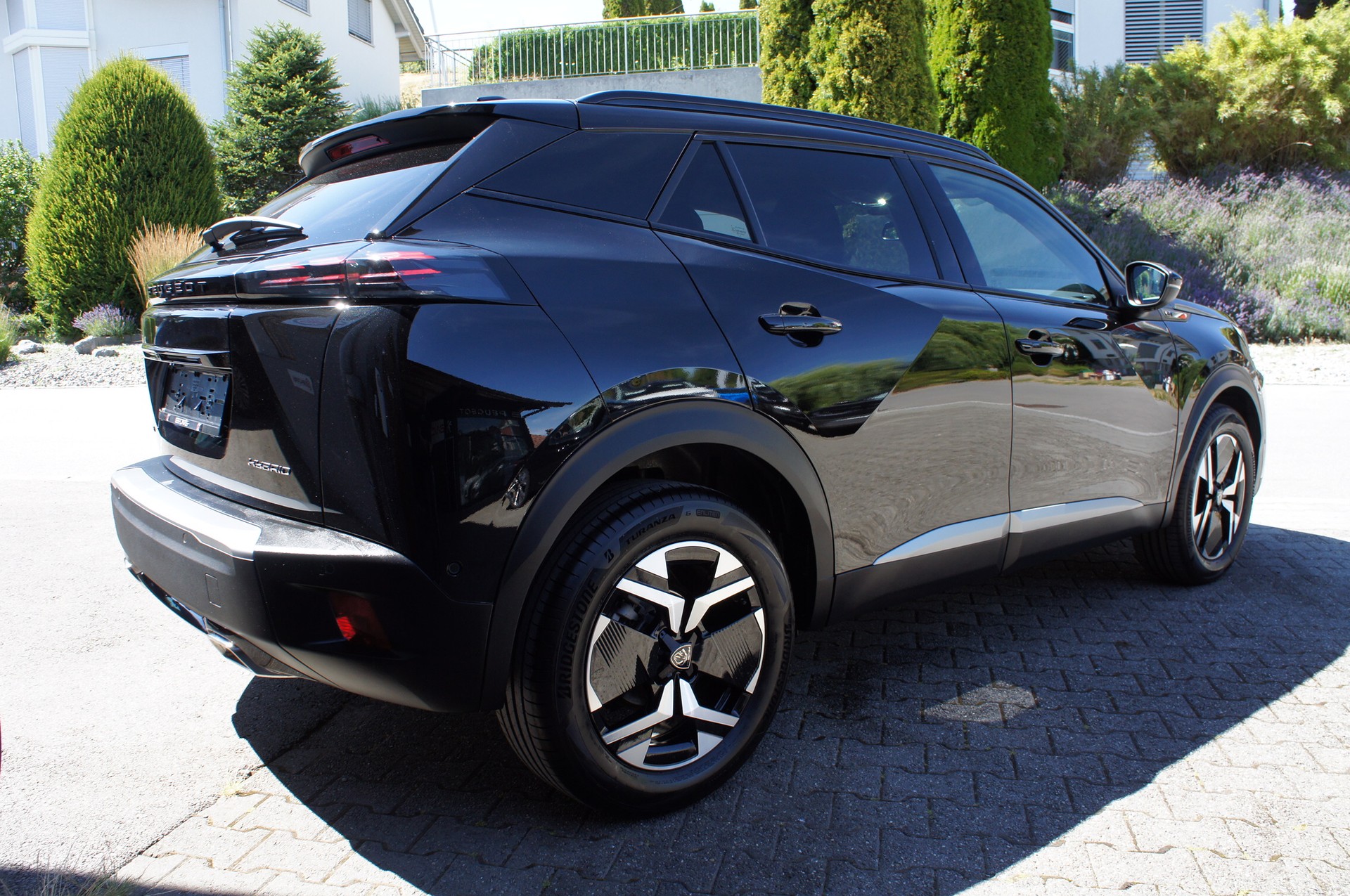 PEUGEOT 2008 1.2 Hybrid 145 MHEV GT-showroom-element-3