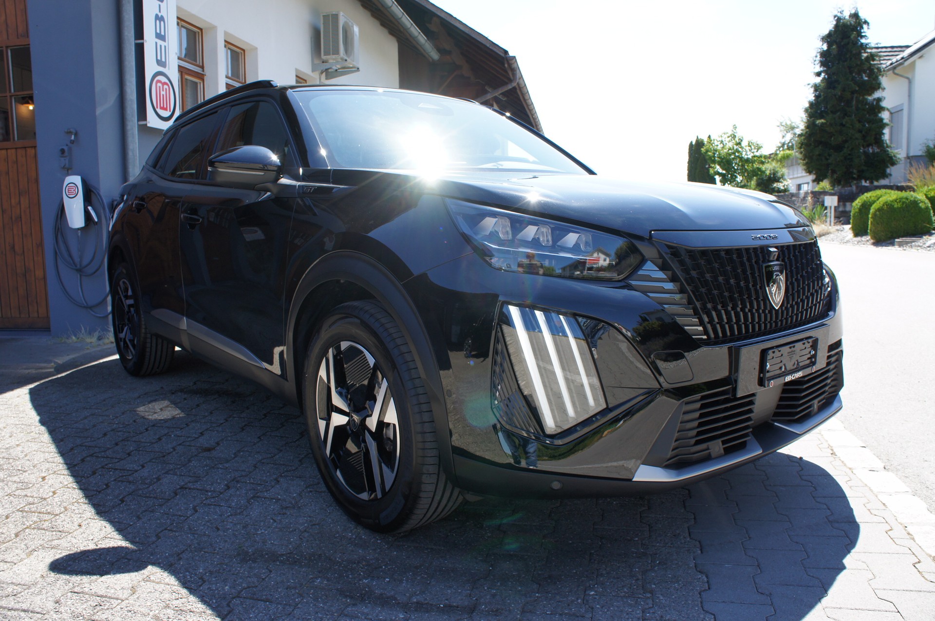 PEUGEOT 2008 1.2 Hybrid 145 MHEV GT-image-5
