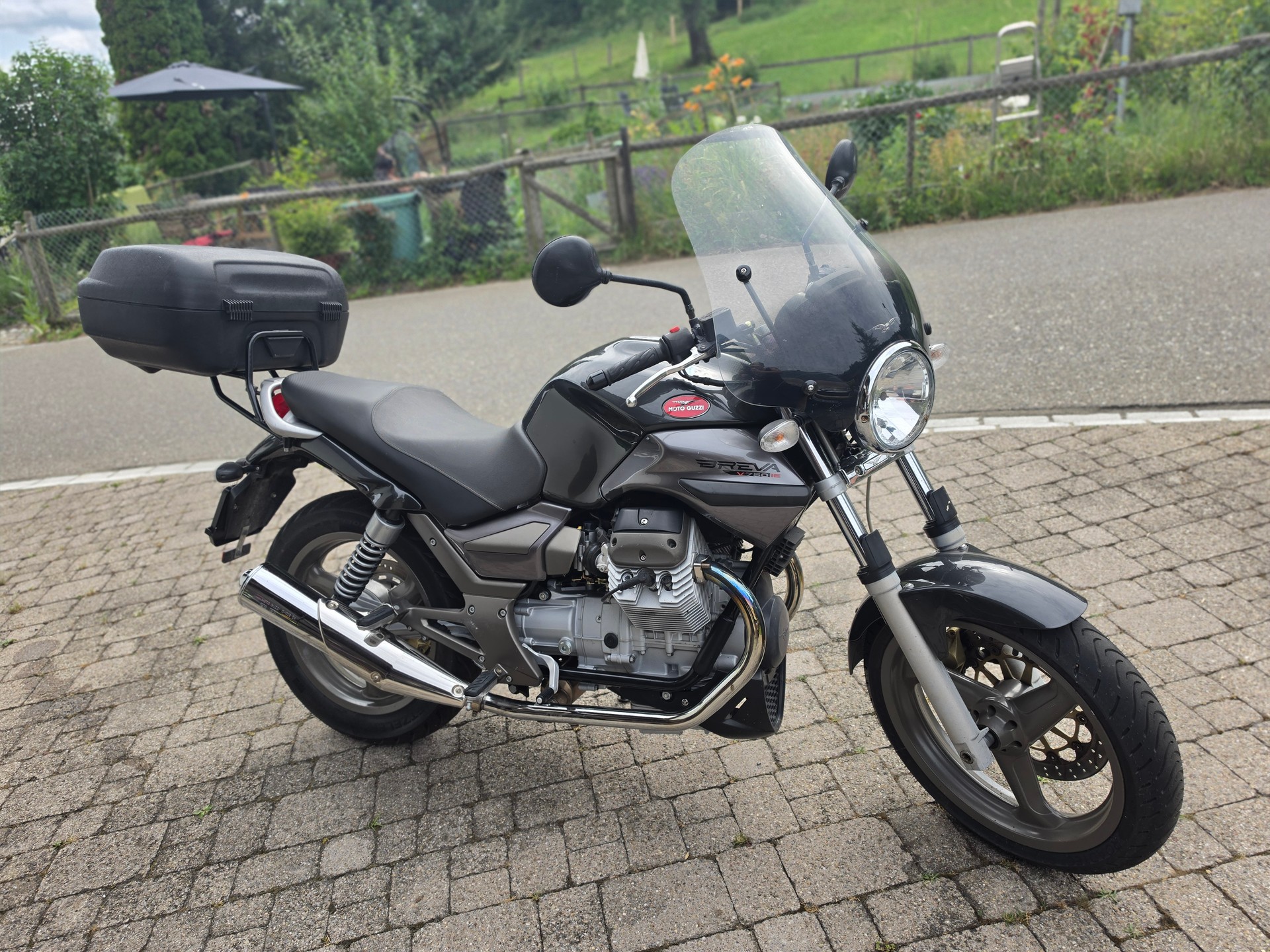 MOTO GUZZI Breva 750-image-1
