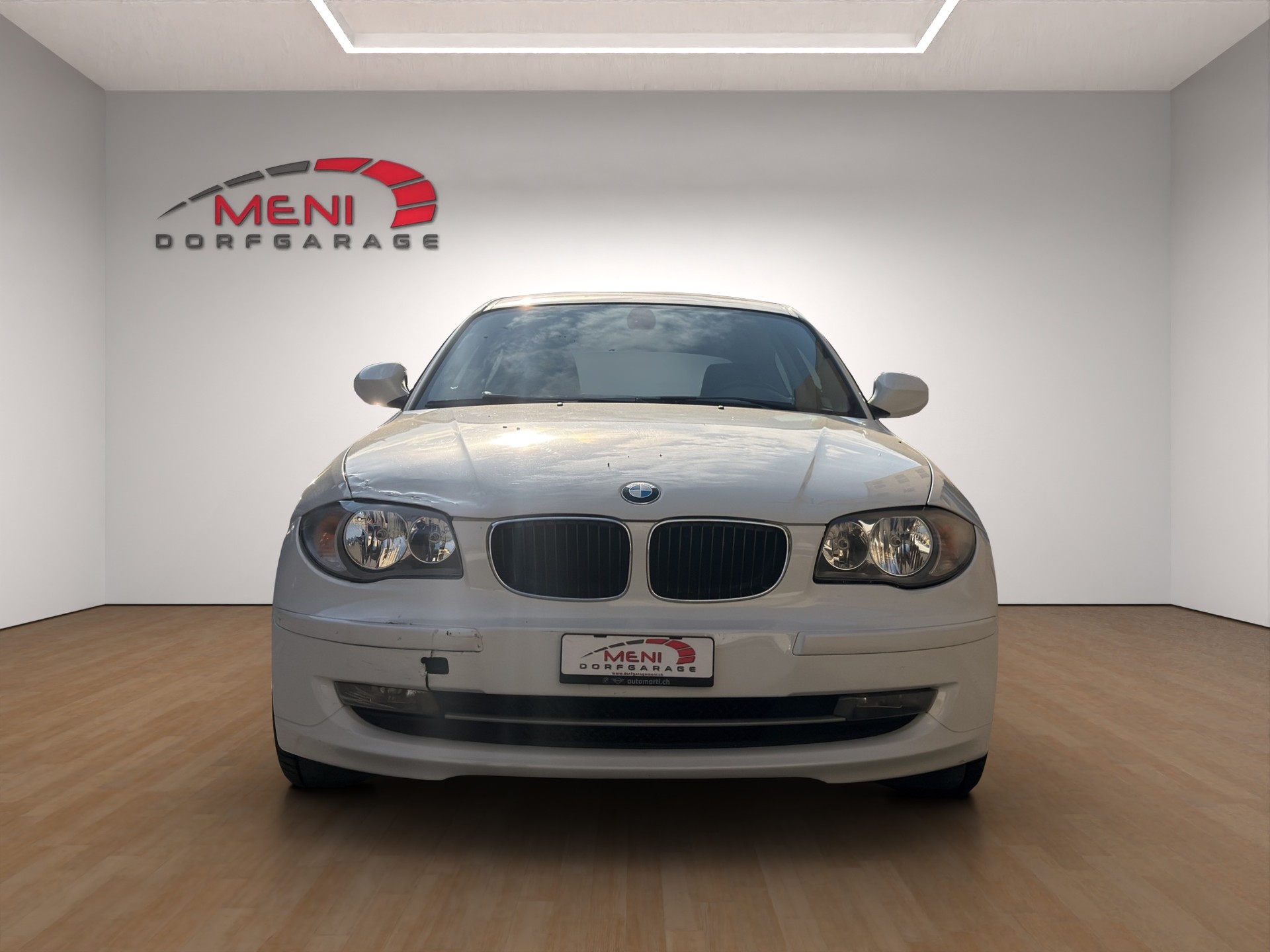 BMW 118i Dynamic Edition Steptronic-image-1