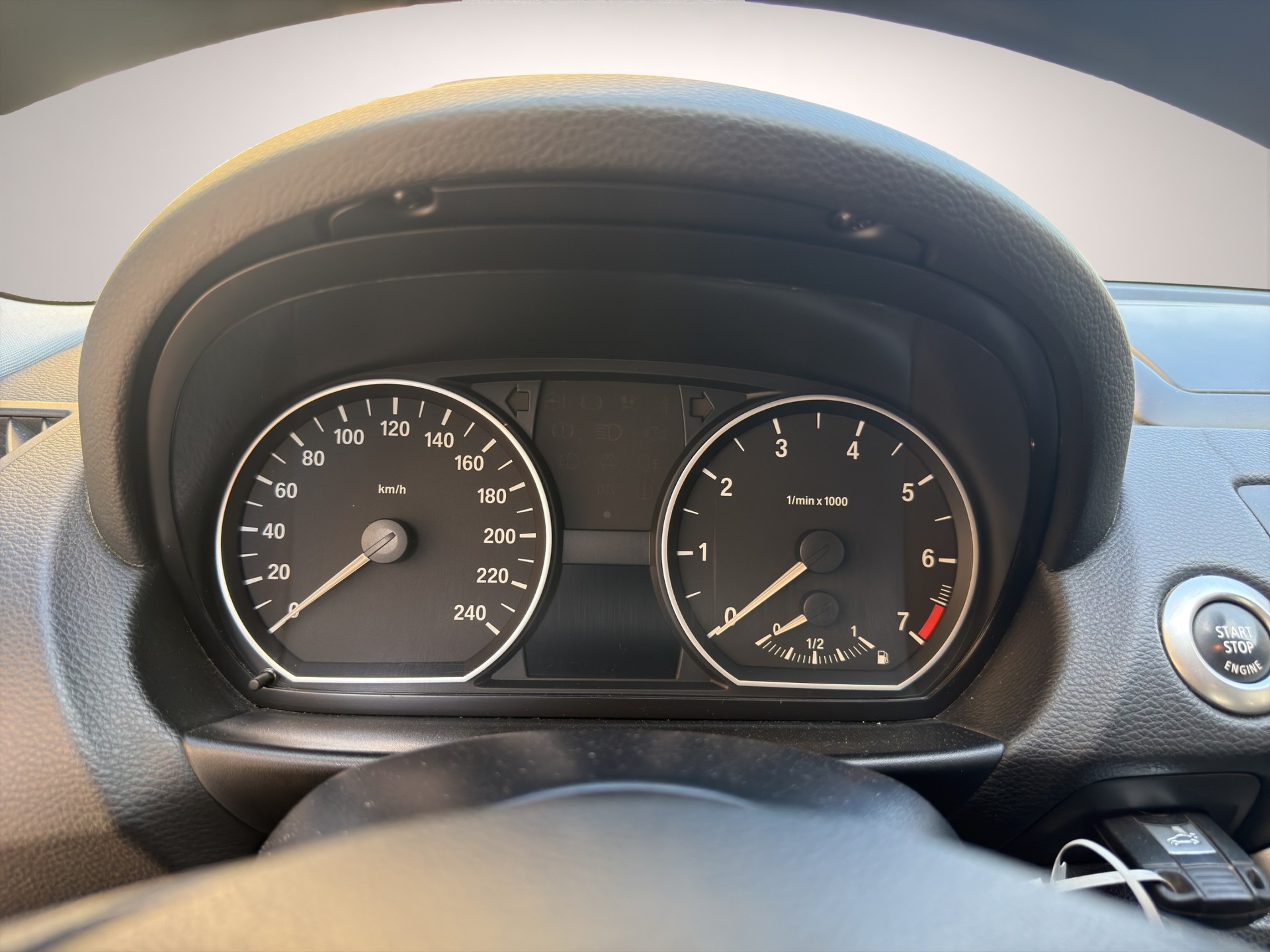 BMW 118i Dynamic Edition Steptronic-image-10