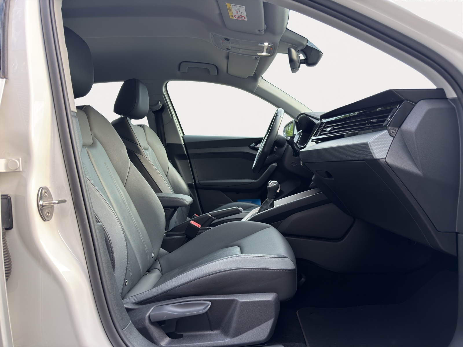 AUDI A1 citycarver 30 TFSI Attraction 110PS-image-6