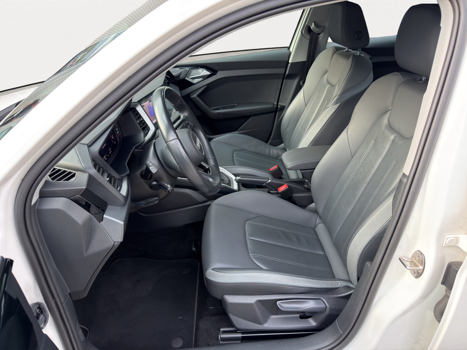 AUDI A1 citycarver 30 TFSI Attraction 110PS-image-4