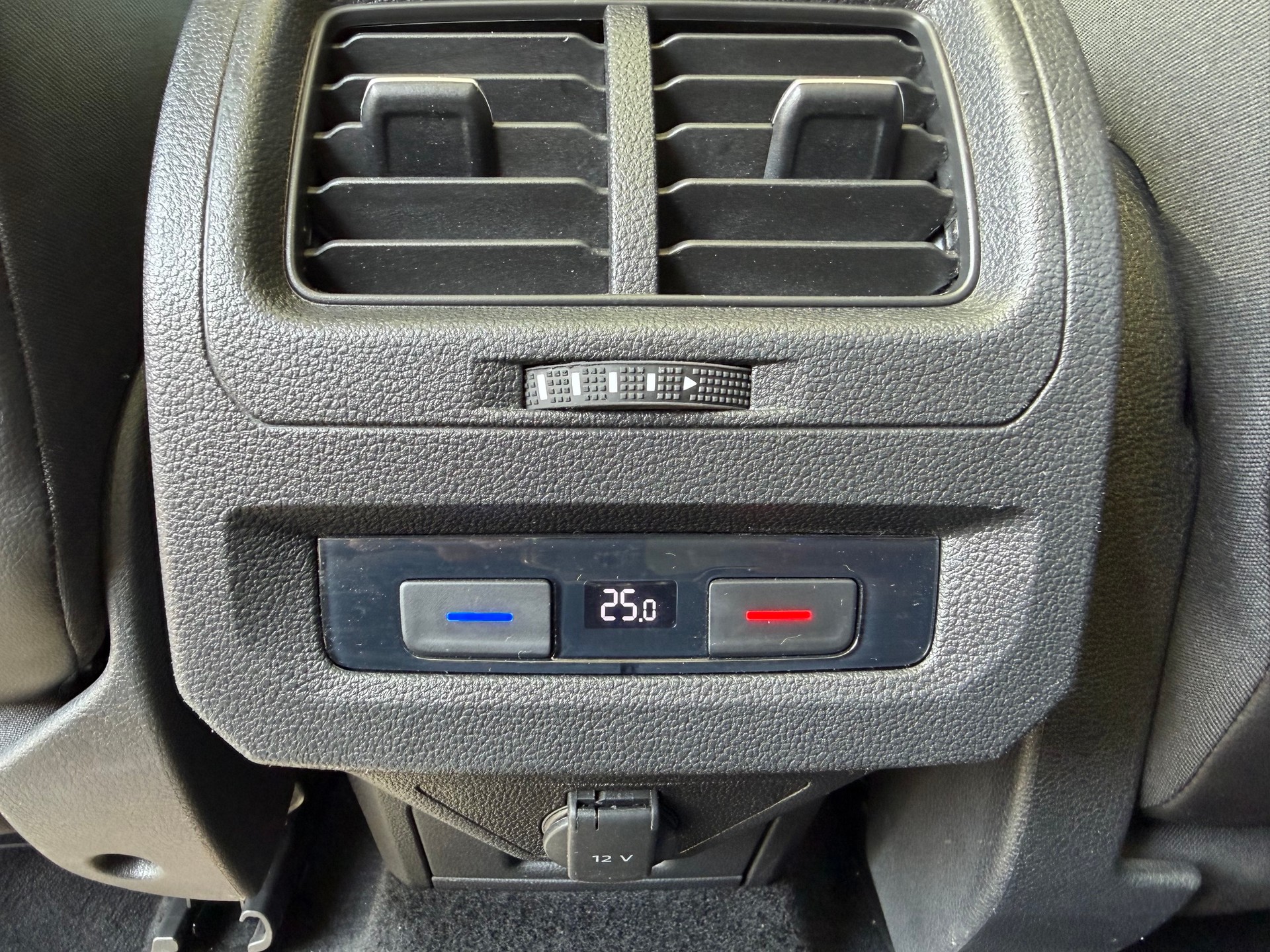 VW Touran 2.0 TDI BlueMotion Technology Highline DSG-image-19