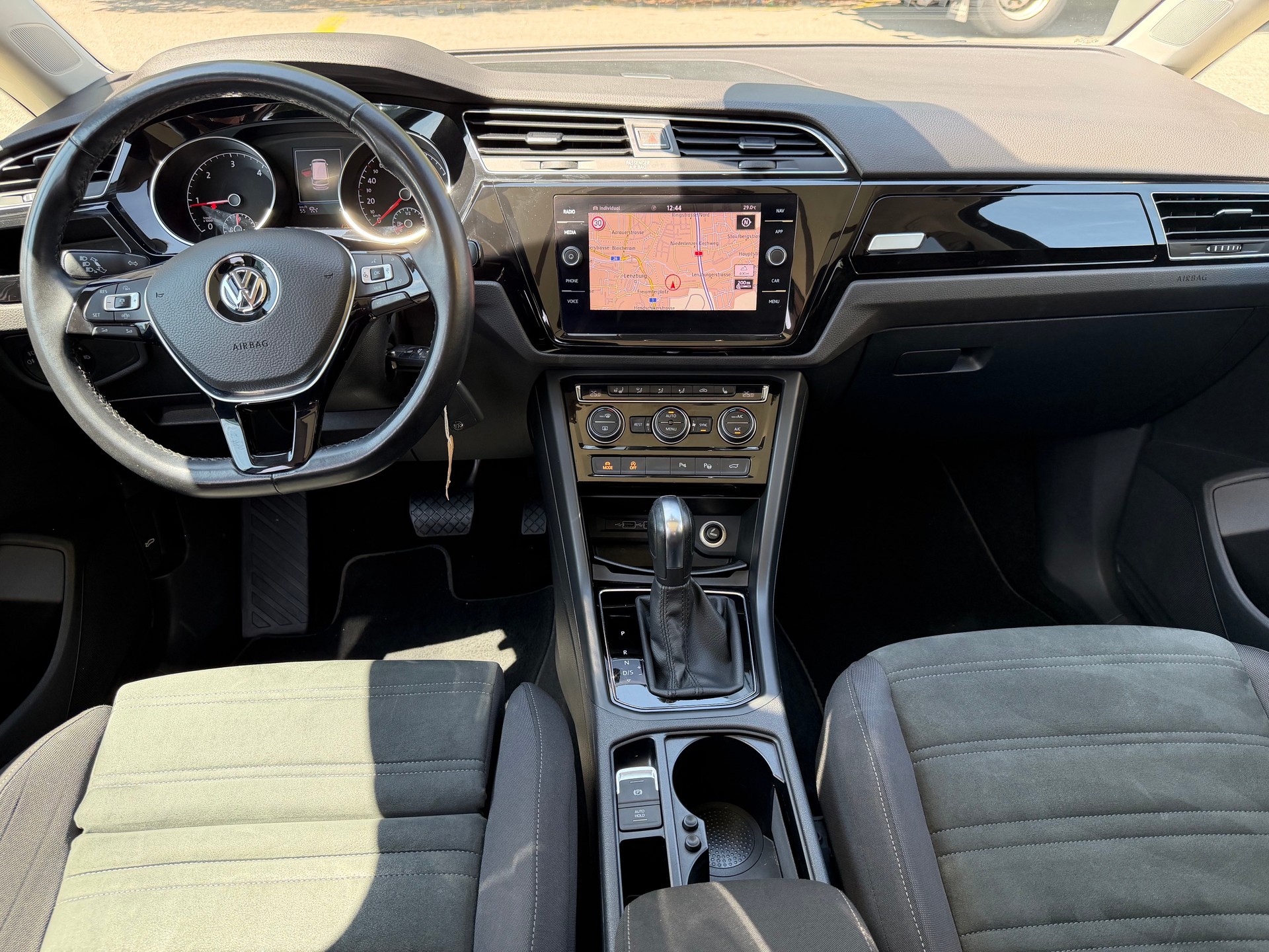 VW Touran 2.0 TDI BlueMotion Technology Highline DSG-showroom-element-3