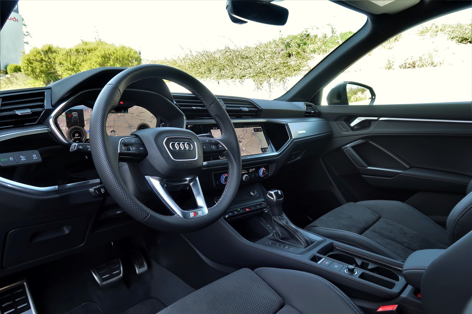 AUDI Q3 45 TFSI e S line S-tronic-showroom-element-3