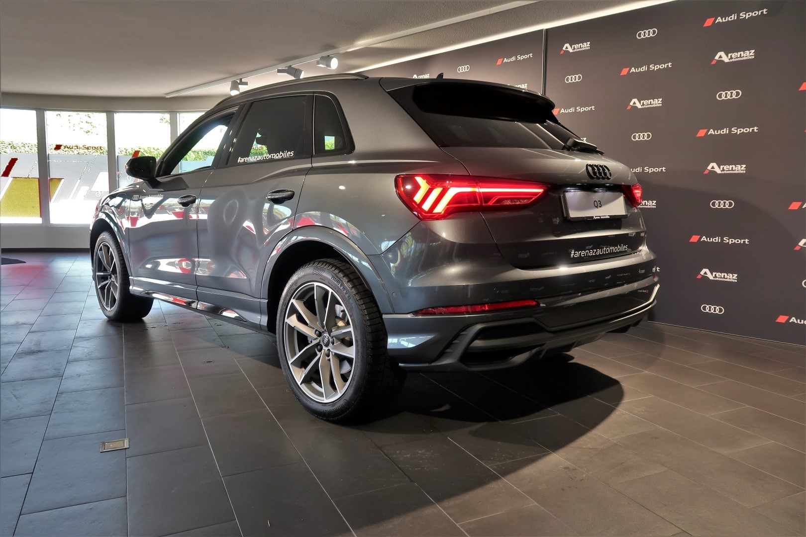AUDI Q3 45 TFSI e S line S-tronic-showroom-element-1