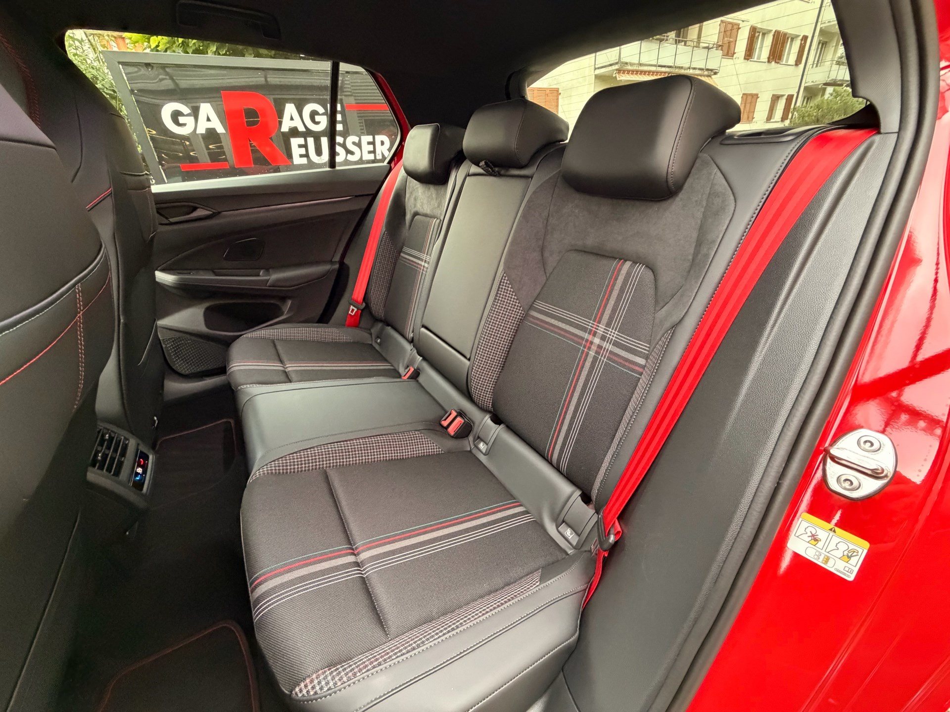 VW Golf GTI 2.0 TSI DSG 325 PS EDITION 50 *** AKRAPOVIC & 5 JAHRE VW WERKSGARANTIE ***-image-27