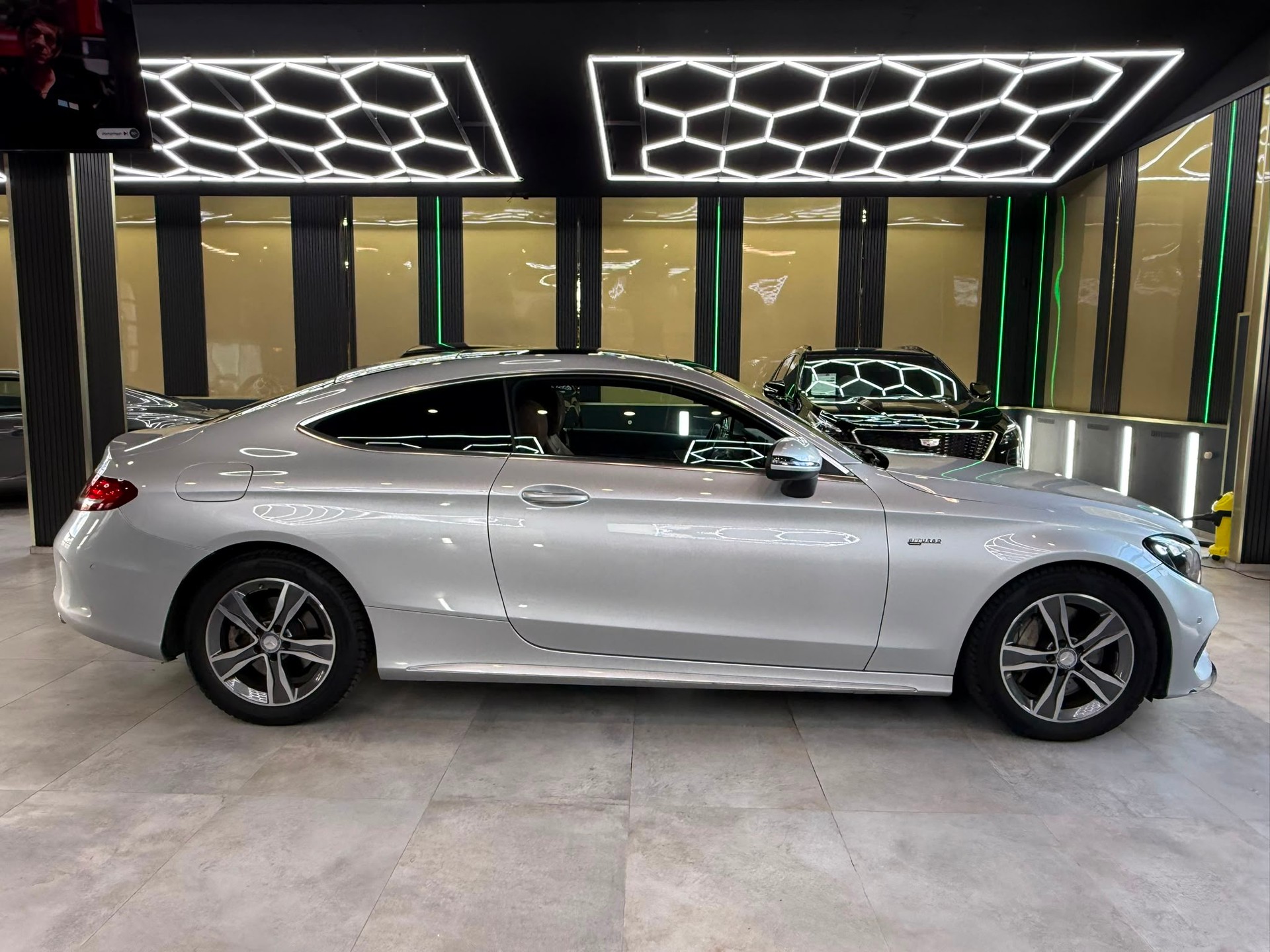 MERCEDES-BENZ C 250 AMG Line Coupé 7G-tronic-showroom-element-3