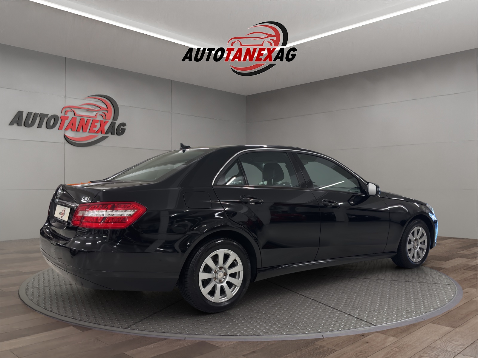 MERCEDES-BENZ E 200 CGI BlueEfficiency Elégance Automatic-image-5