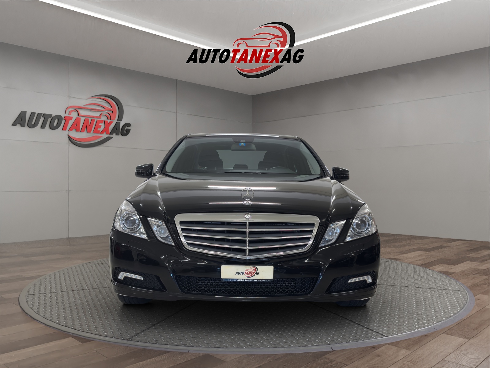 MERCEDES-BENZ E 200 CGI BlueEfficiency Elégance Automatic-showroom-element-3