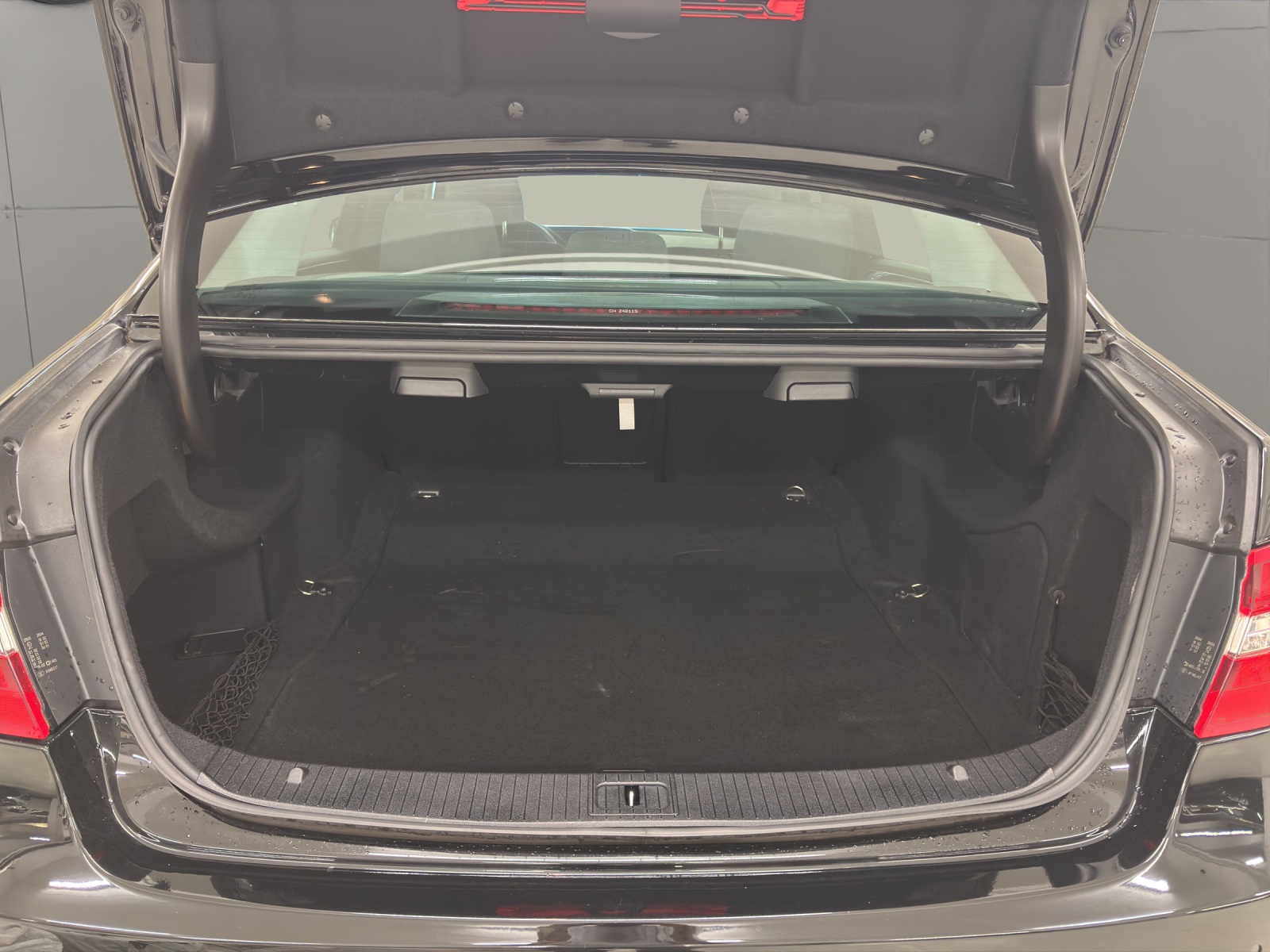 MERCEDES-BENZ E 200 CGI BlueEfficiency Elégance Automatic-image-19