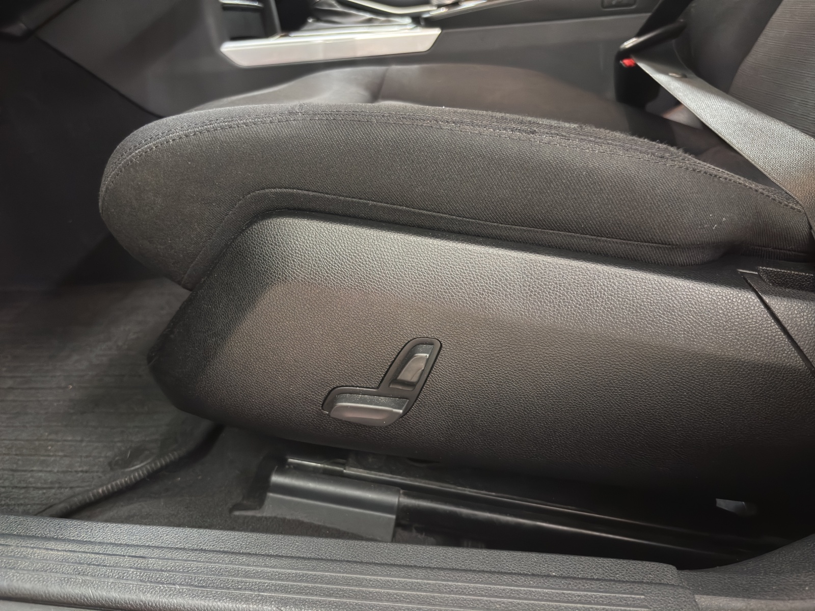 MERCEDES-BENZ E 200 CGI BlueEfficiency Elégance Automatic-image-21