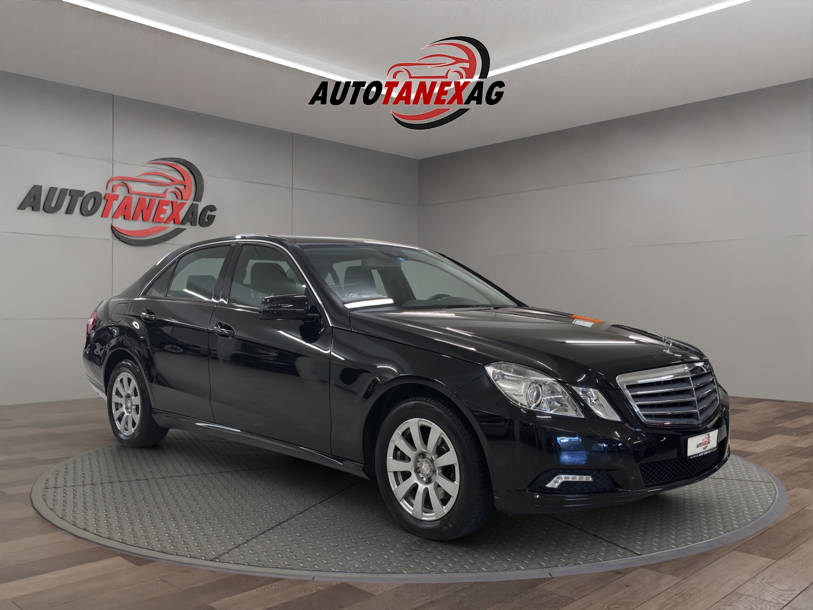 MERCEDES-BENZ E 200 CGI BlueEfficiency Elégance Automatic-image-7