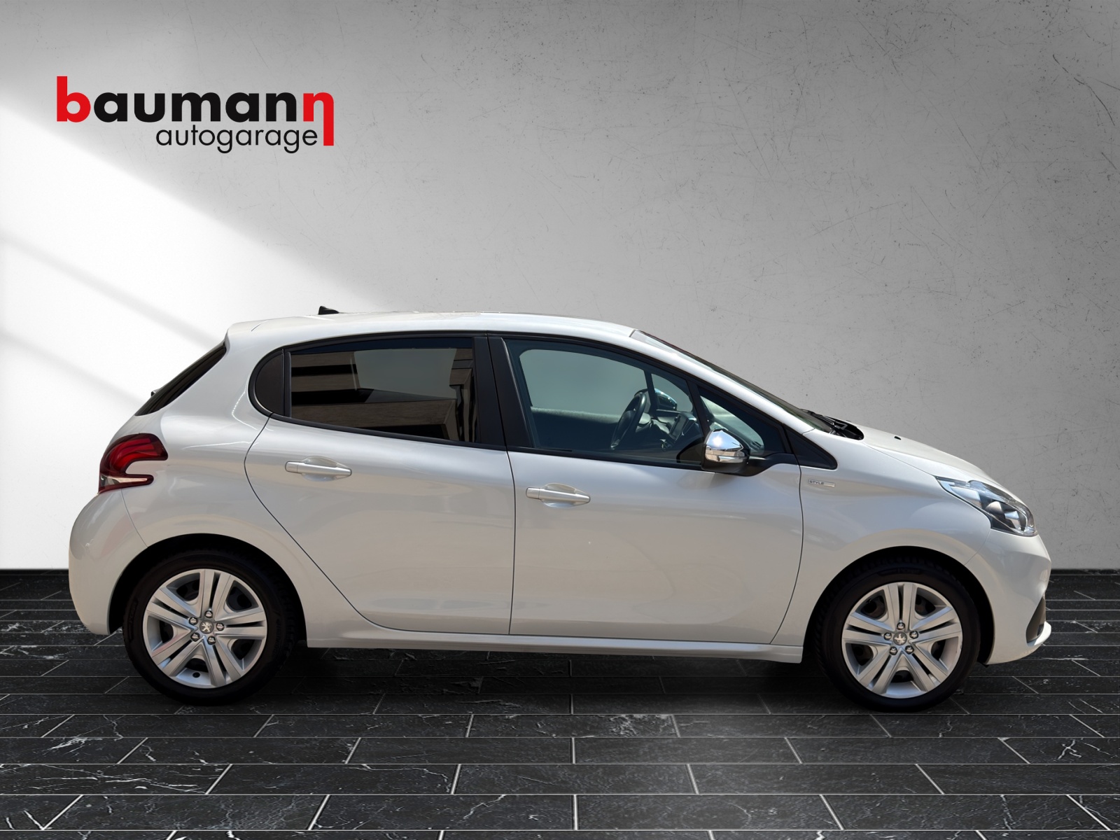 PEUGEOT 208 1.2 PureTech Style-image-4