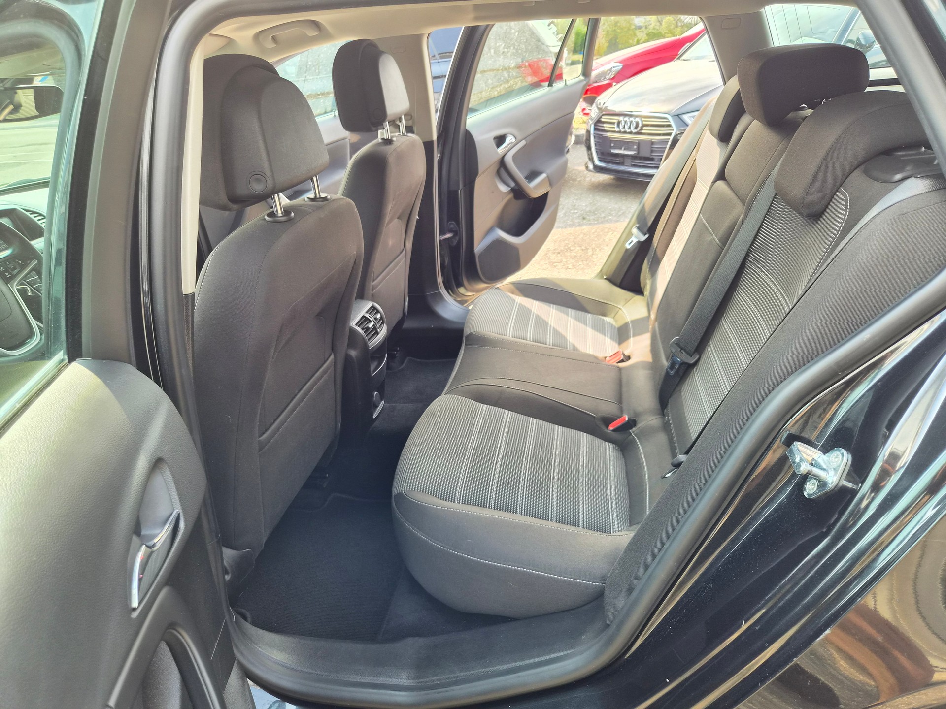 OPEL Insignia Sports Tourer 1.6 Turbo Edition-image-8