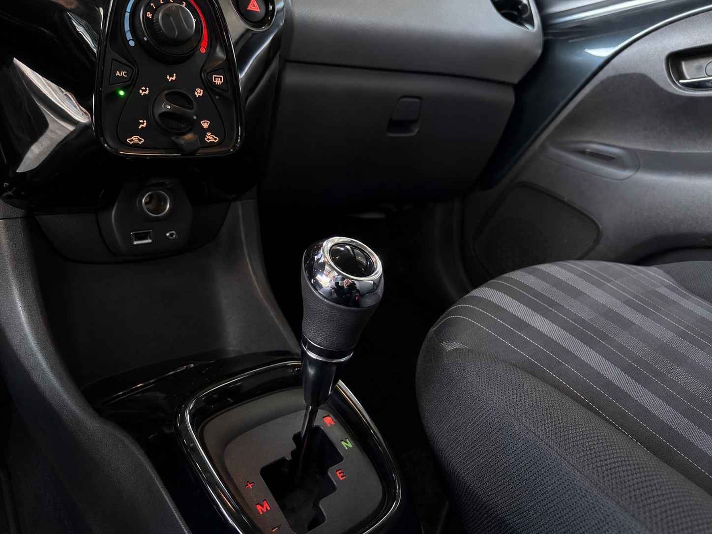 PEUGEOT 108 1.0 VTi Allure Top ETG-image-16
