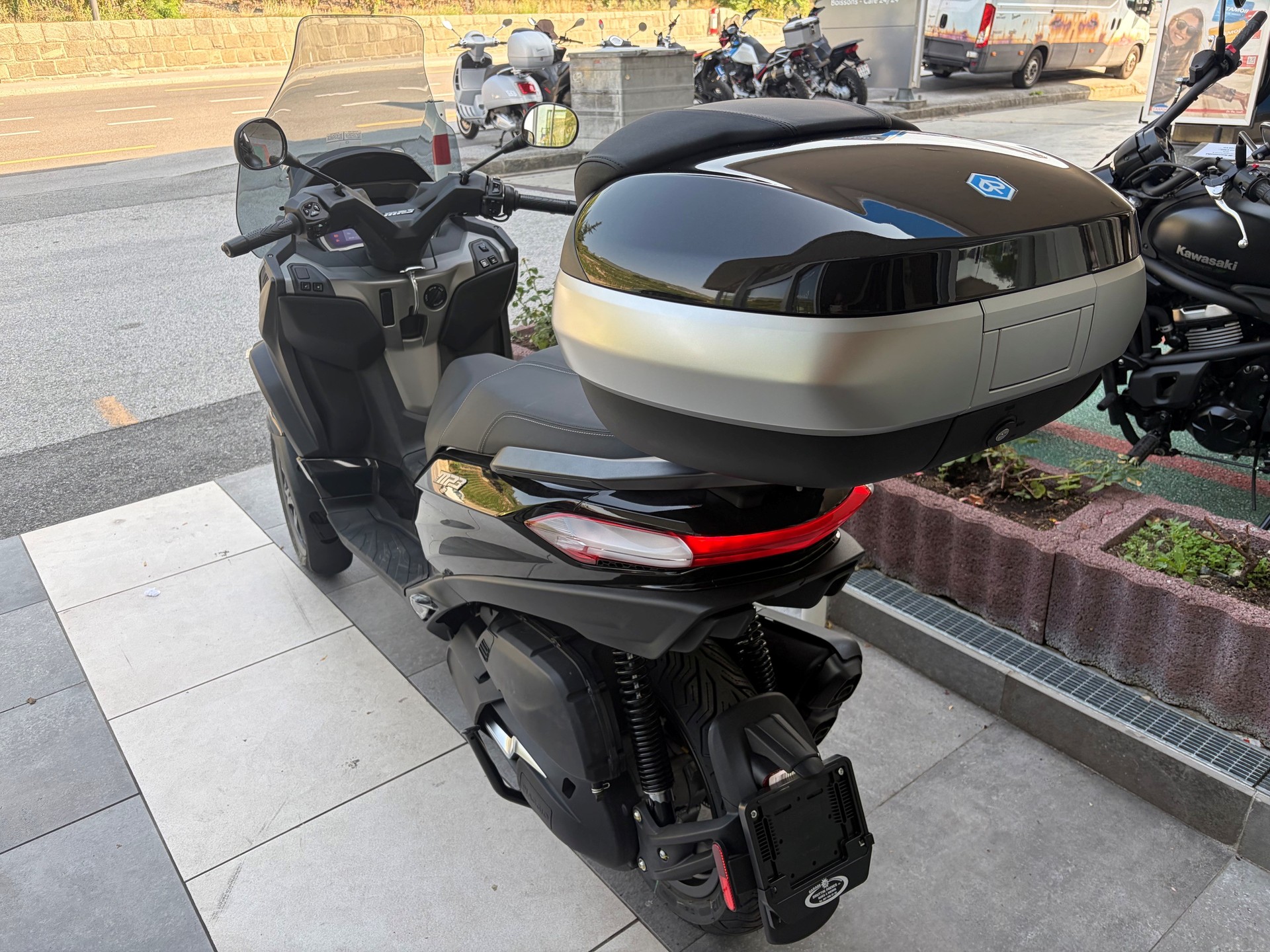 PIAGGIO MP3 400 RST-image-4