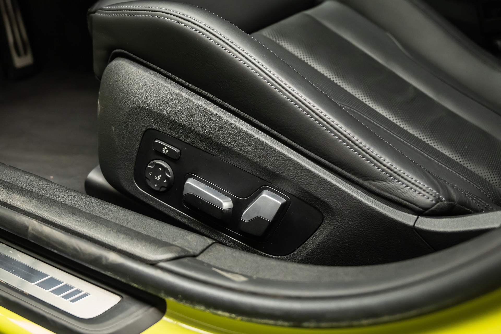BMW M3 * HANDSCHALTUNG * INDIVIDUALLACKIERUNG SAO PAULO GELB * LEASING AB 640.- *-image-20
