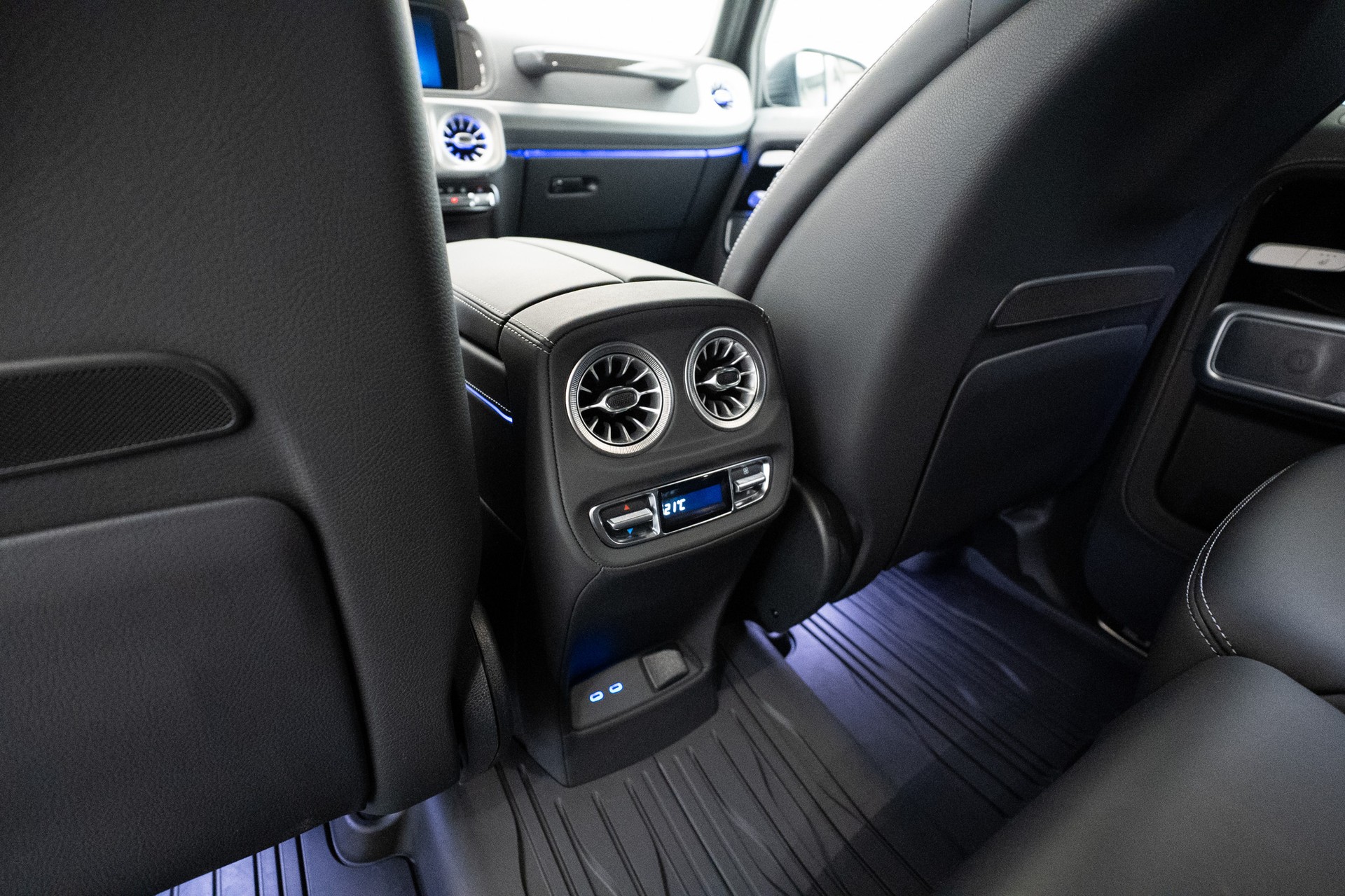 MERCEDES-BENZ G 63 AMG 9G-Tronic-image-18
