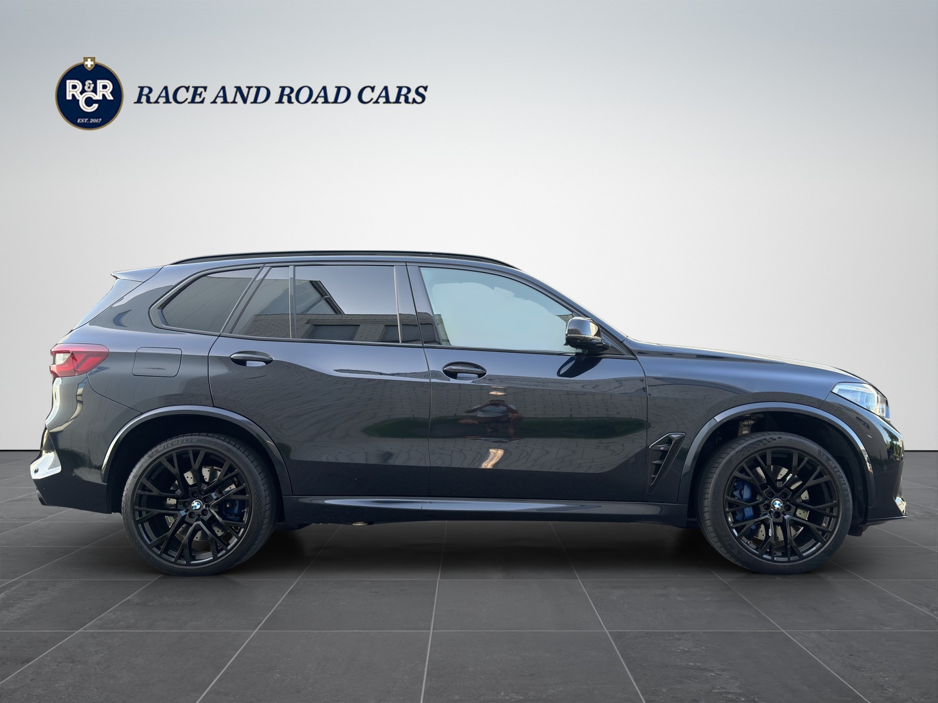 BMW X5 M Competition-showroom-element-3