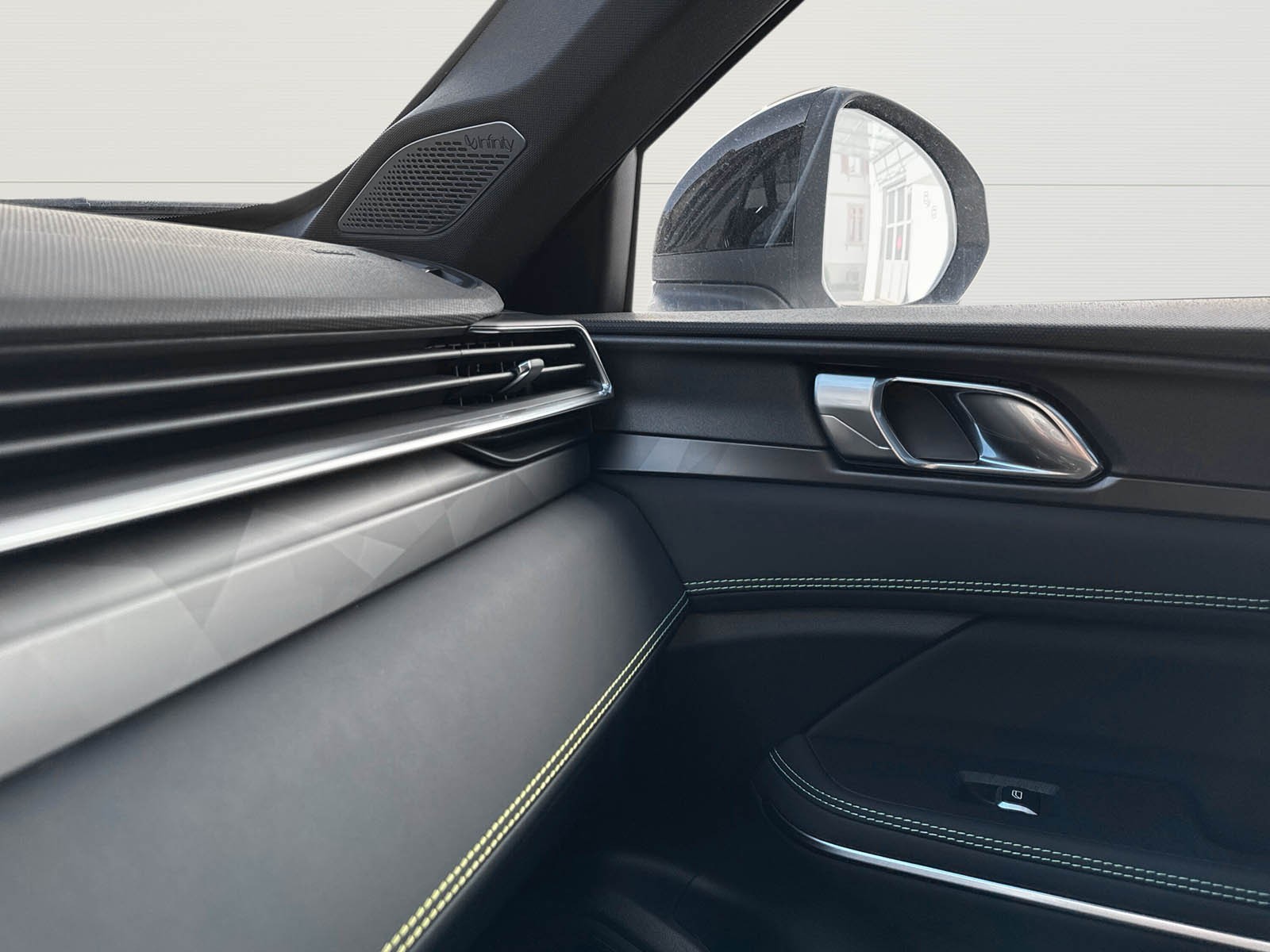 LYNK & CO 01 1.5 PHEV More-image-17