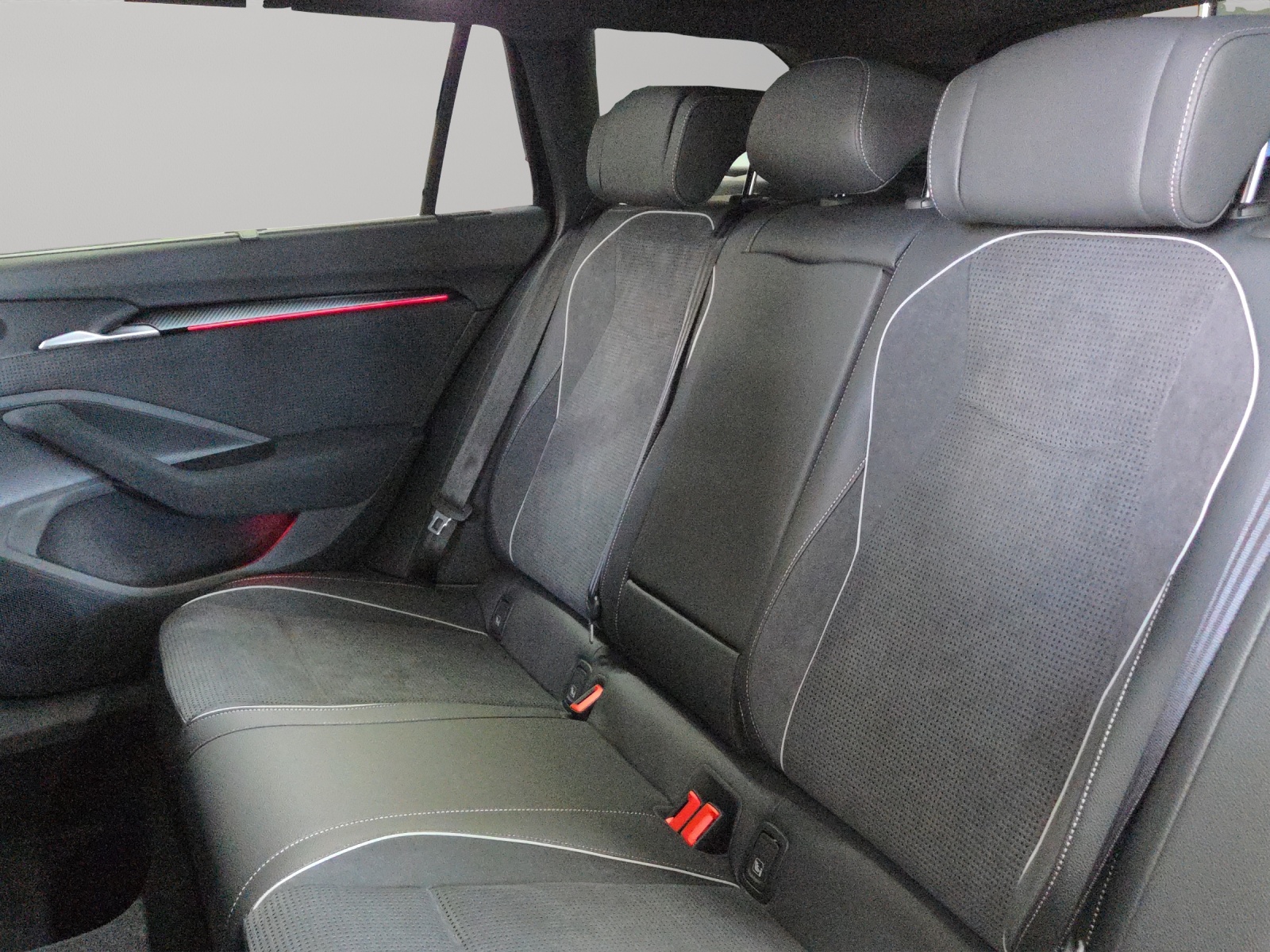 SKODA Superb Combi 2.0 TDi Sportline 4x4 DSG-image-8