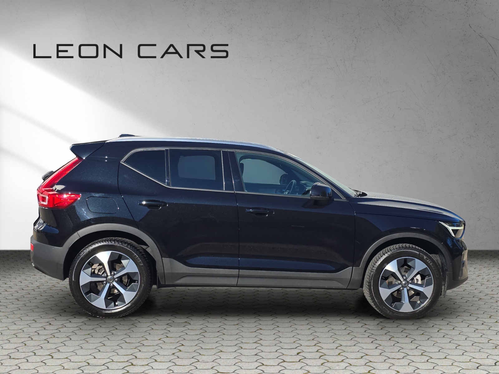 VOLVO XC40 T2 Core XCITE Geartronic mit AHK-showroom-element-3
