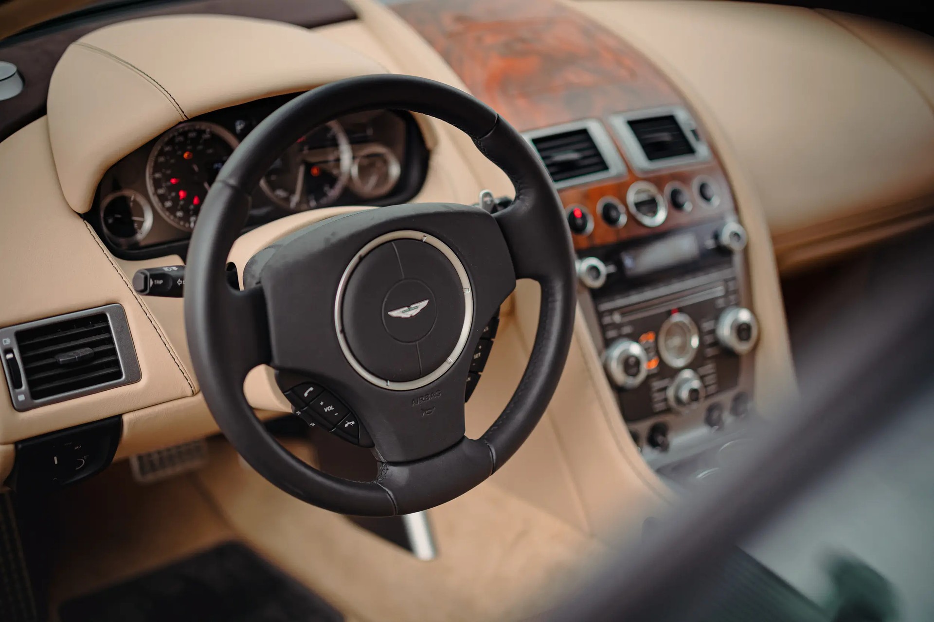 ASTON MARTIN 6.0 V12-image-4