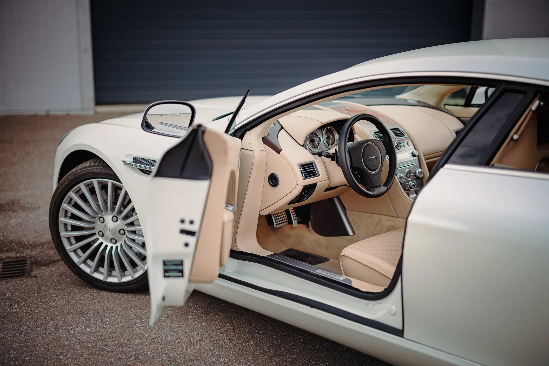 ASTON MARTIN 6.0 V12-image-1