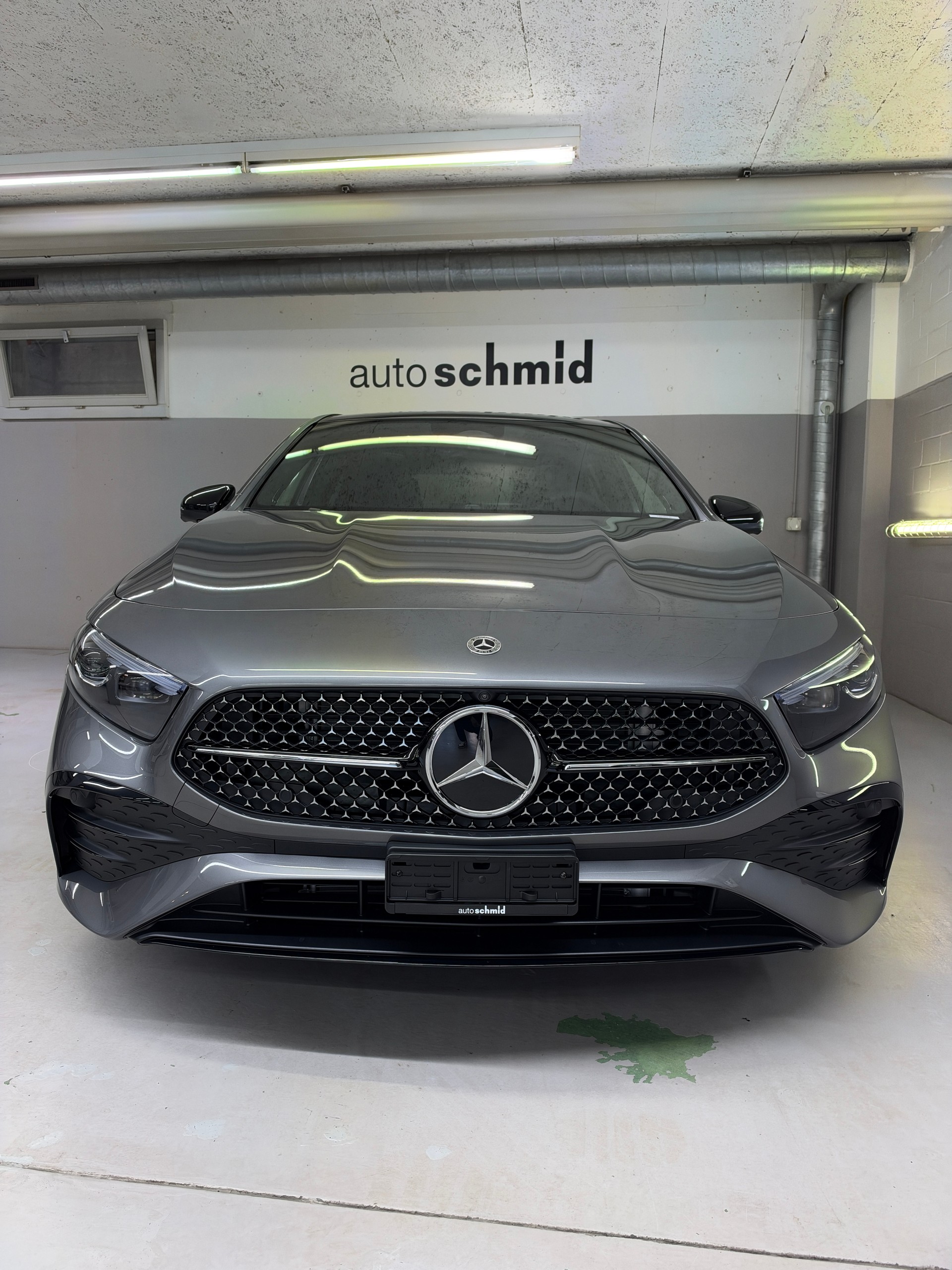MERCEDES-BENZ A 220 4Matic-showroom-element-2